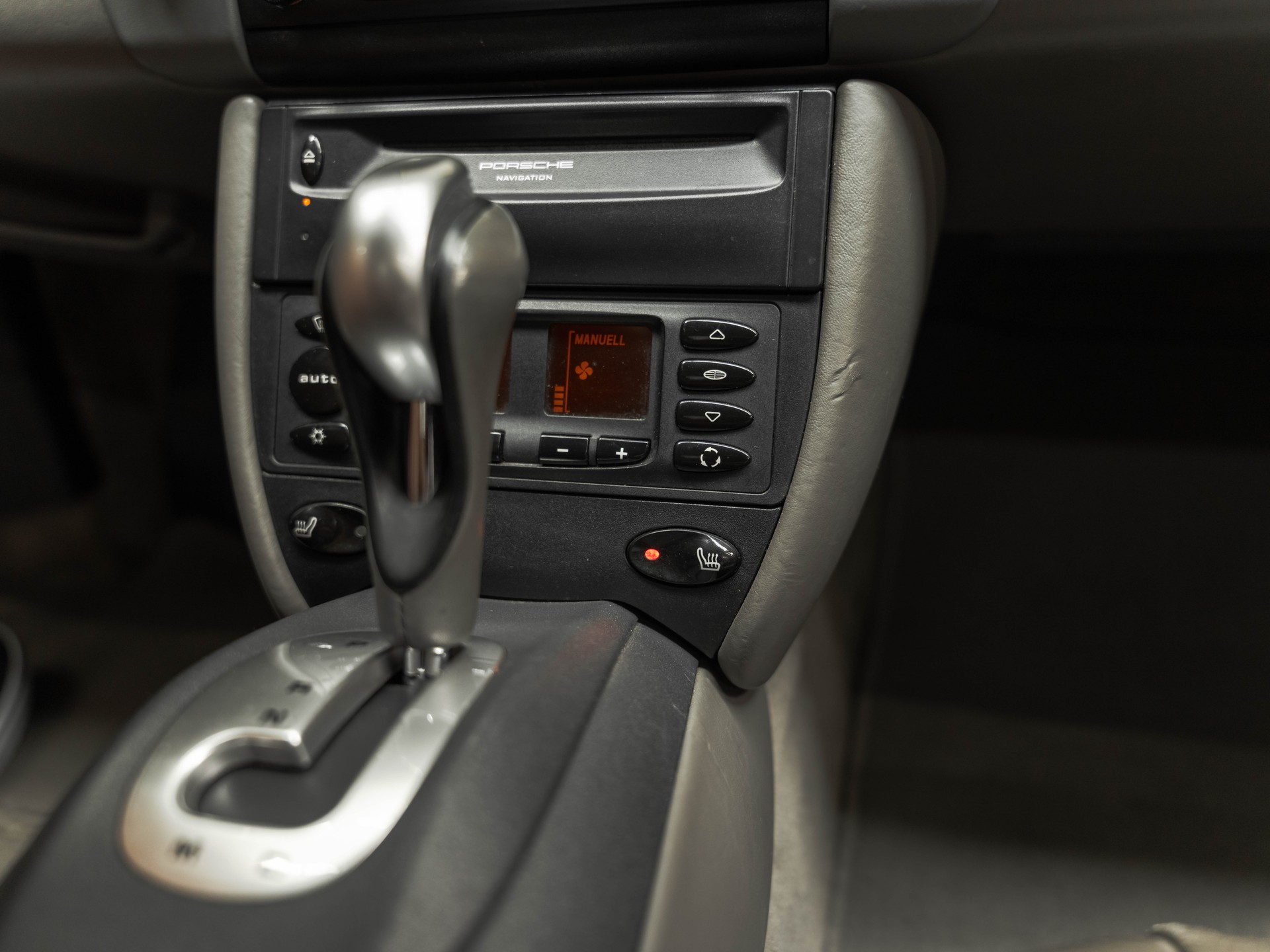PORSCHE 911 Carrera 4-image-20