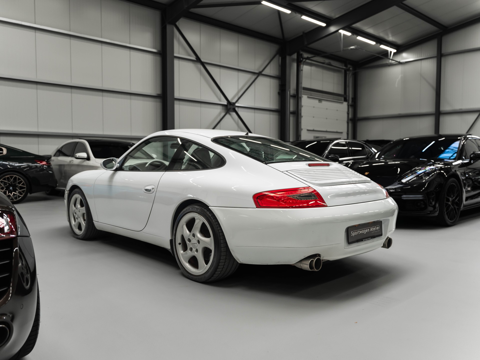 PORSCHE 911 Carrera 4-showroom-element-1