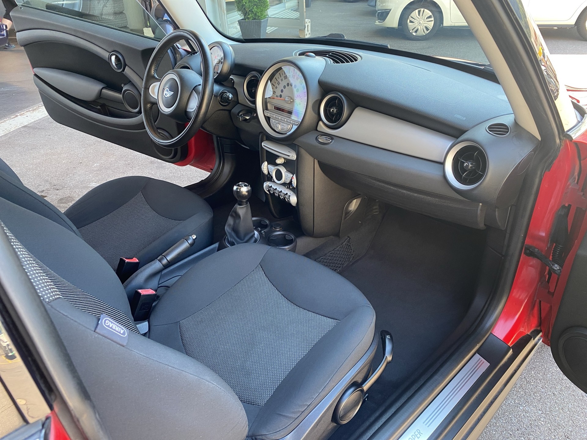 MINI Cooper-image-9