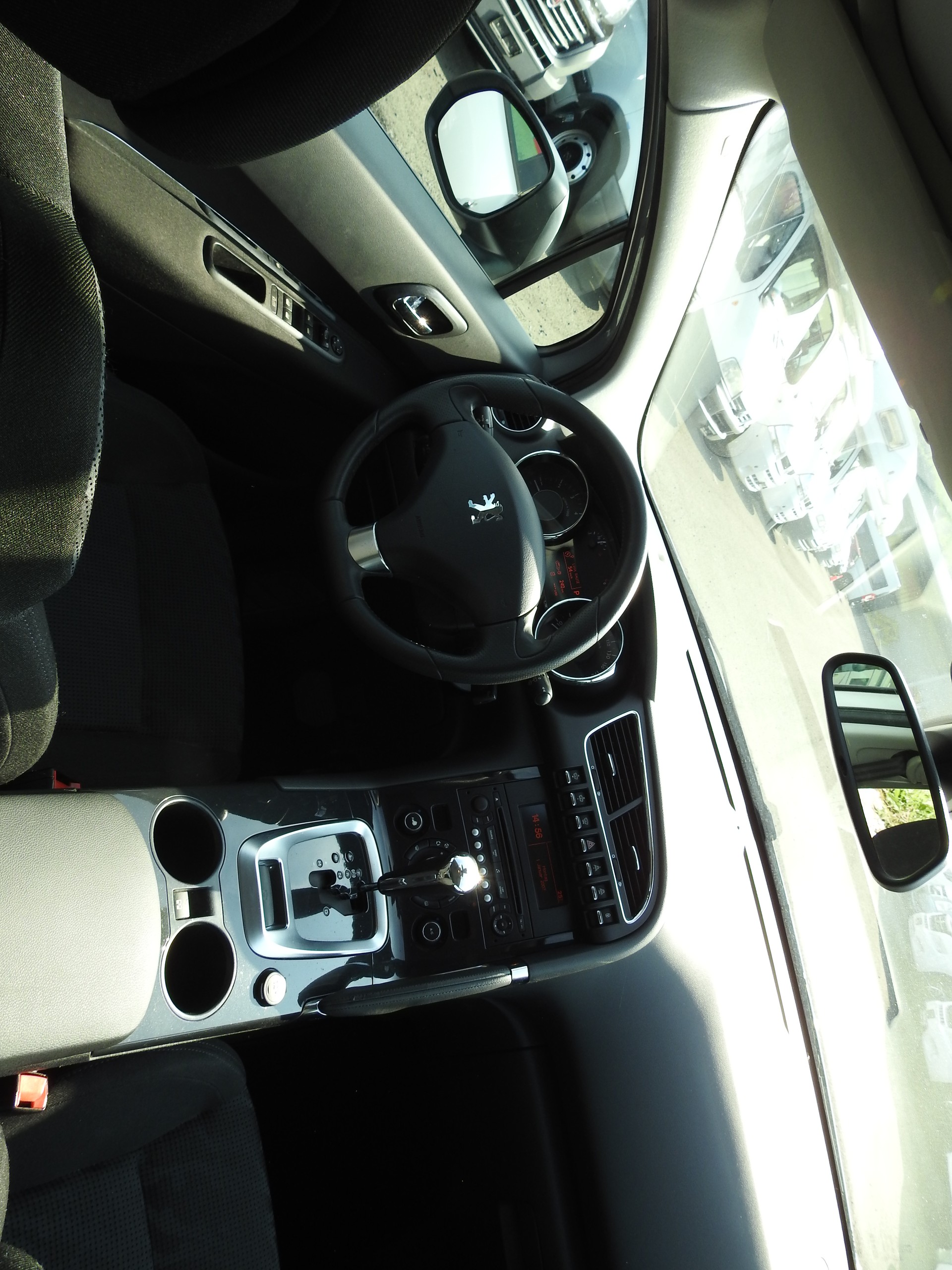 PEUGEOT 3008 1.6 16V T Sport Pack Tiptronic-image-18