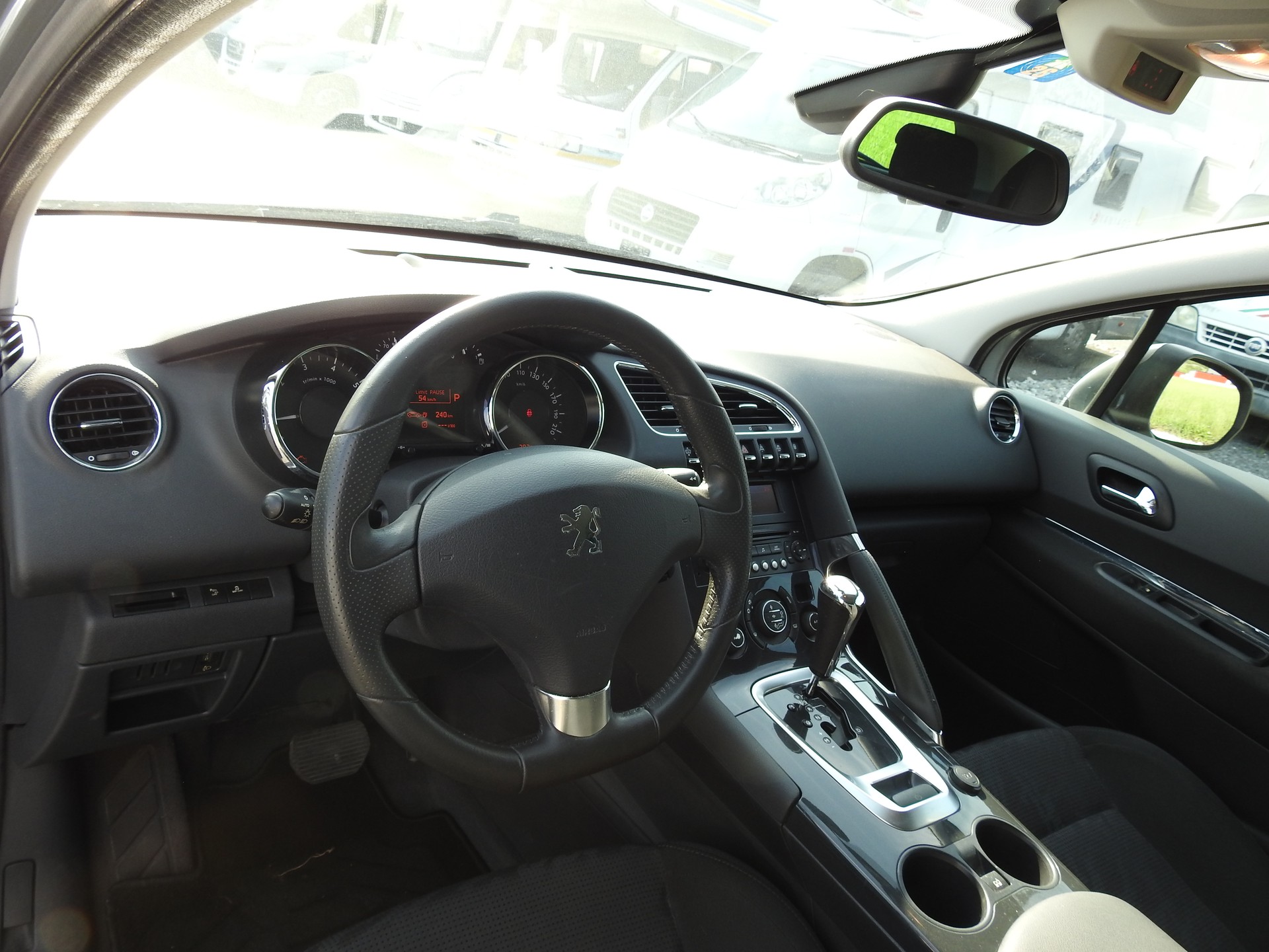 PEUGEOT 3008 1.6 16V T Sport Pack Tiptronic-image-11