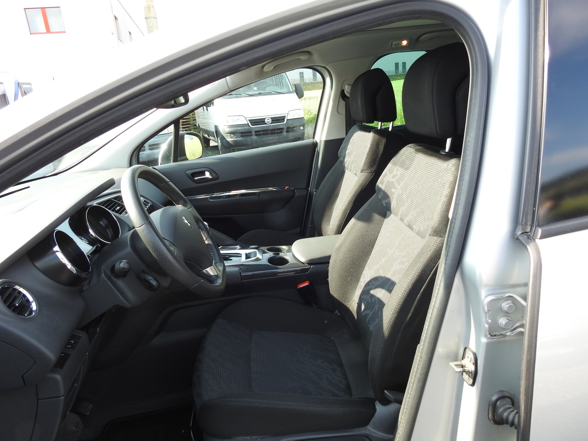 PEUGEOT 3008 1.6 16V T Sport Pack Tiptronic-image-12