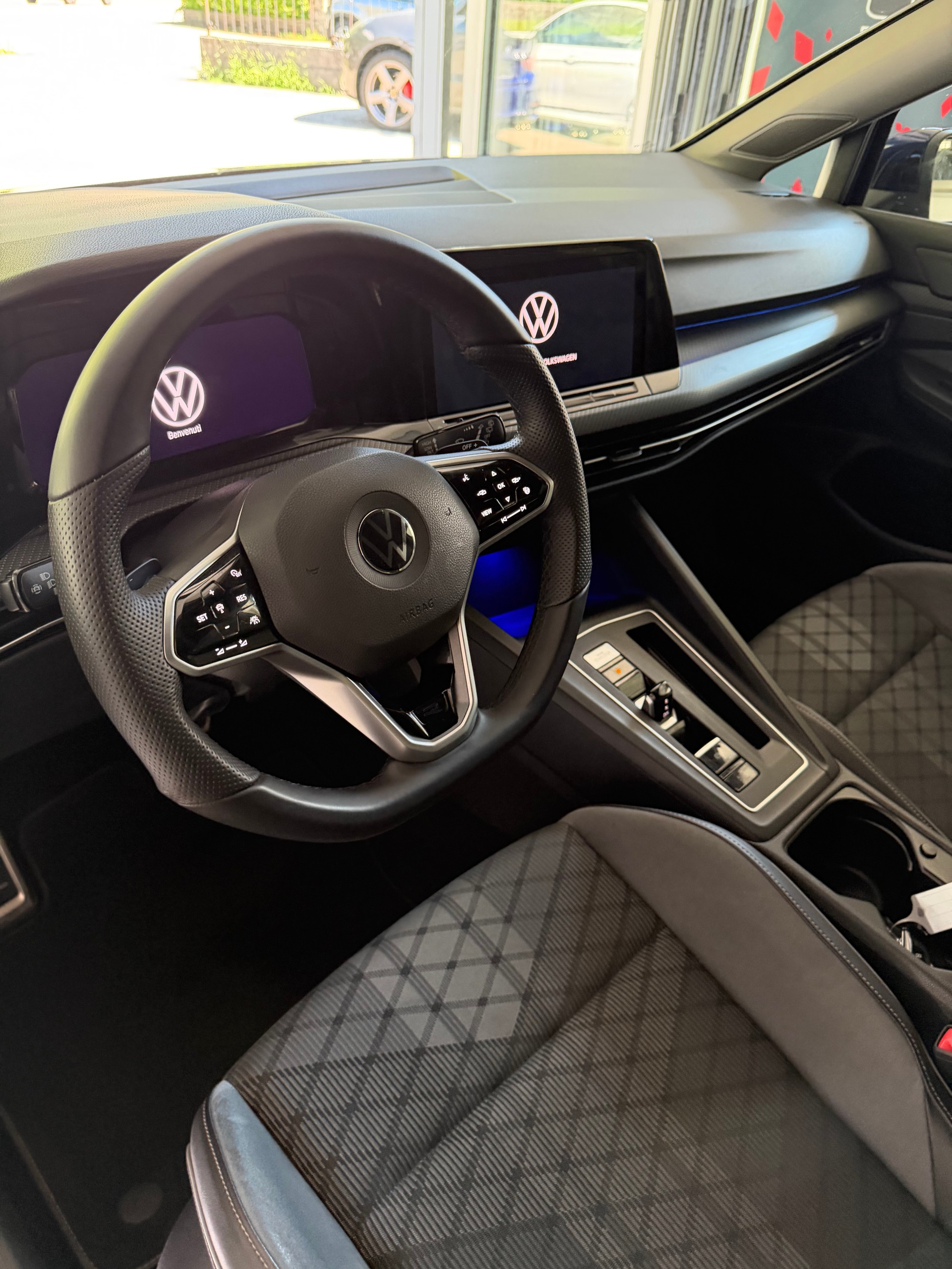 VW Golf 1.5 eTSI mHEV ACT R-Line DSG-image-9