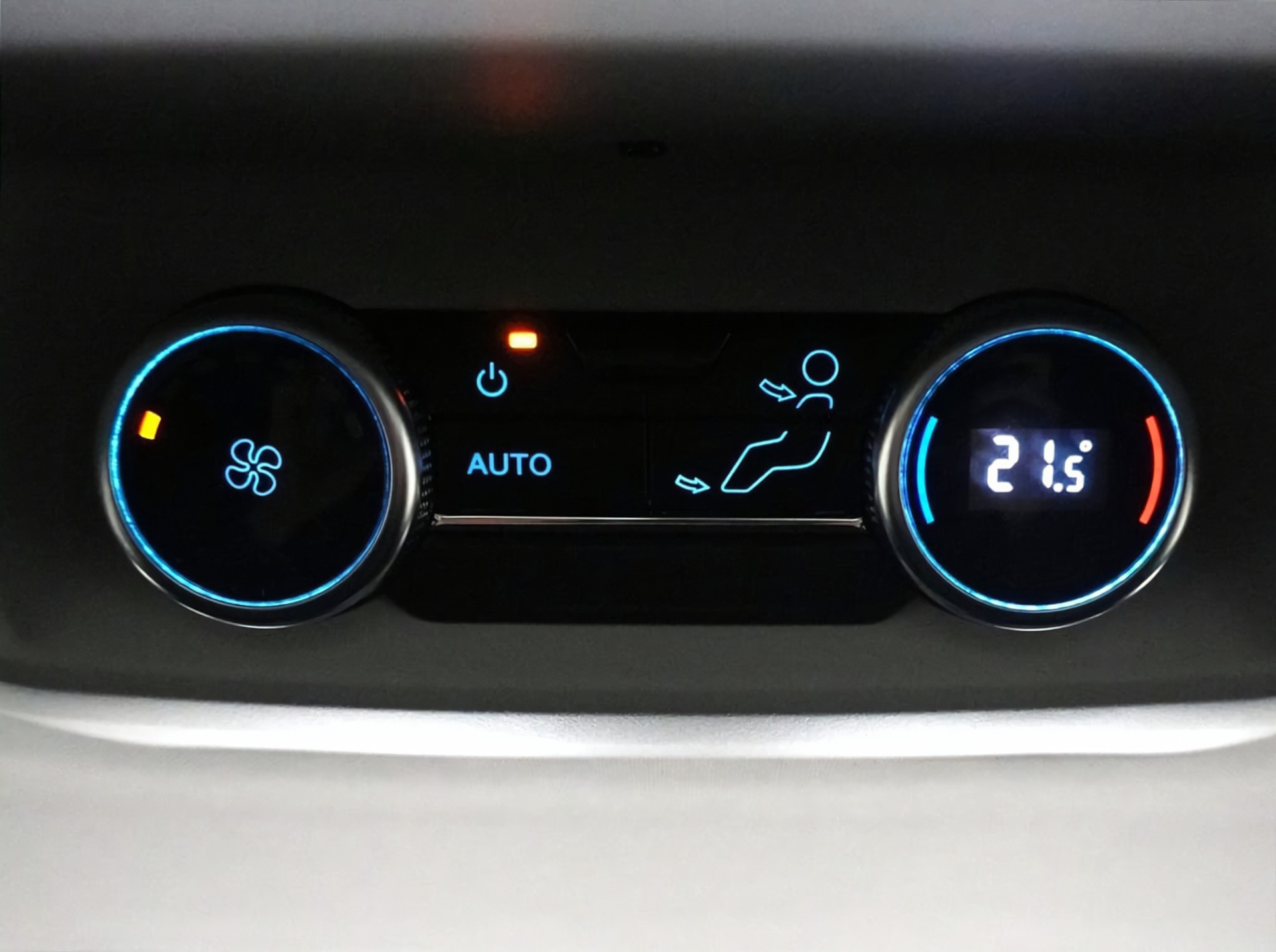 FORD Tourneo Custom 320 L2 2.0 EcoBlue 170 Titanium X-image-6