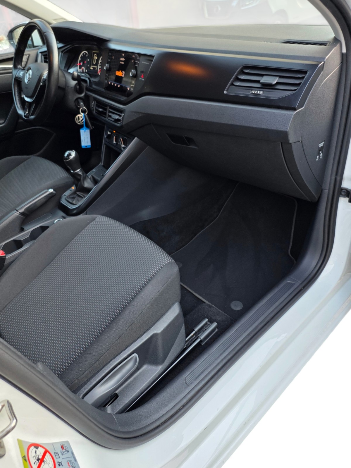 VW Polo 1.0 BMT Trendline-image-13