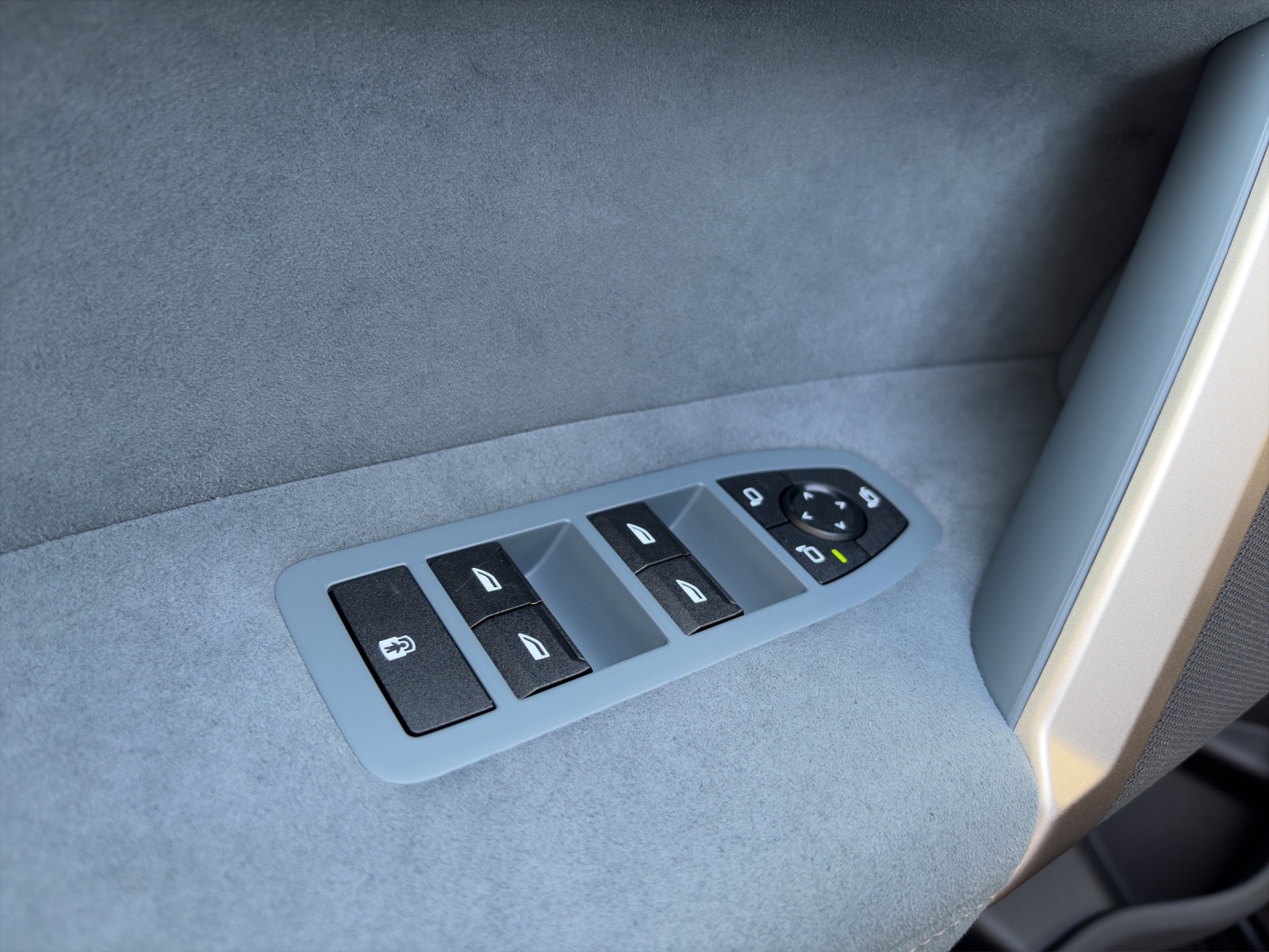 BMW iX xDrive40-image-15