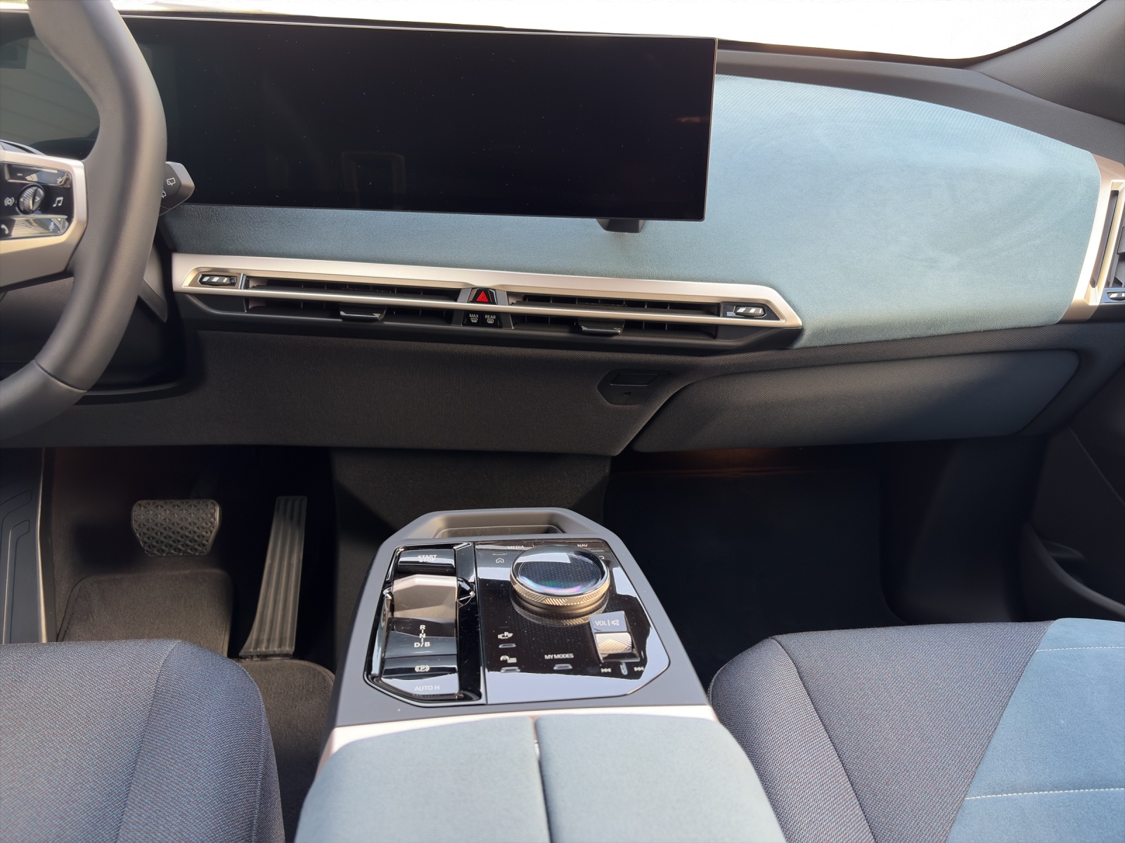 BMW iX xDrive40-image-10