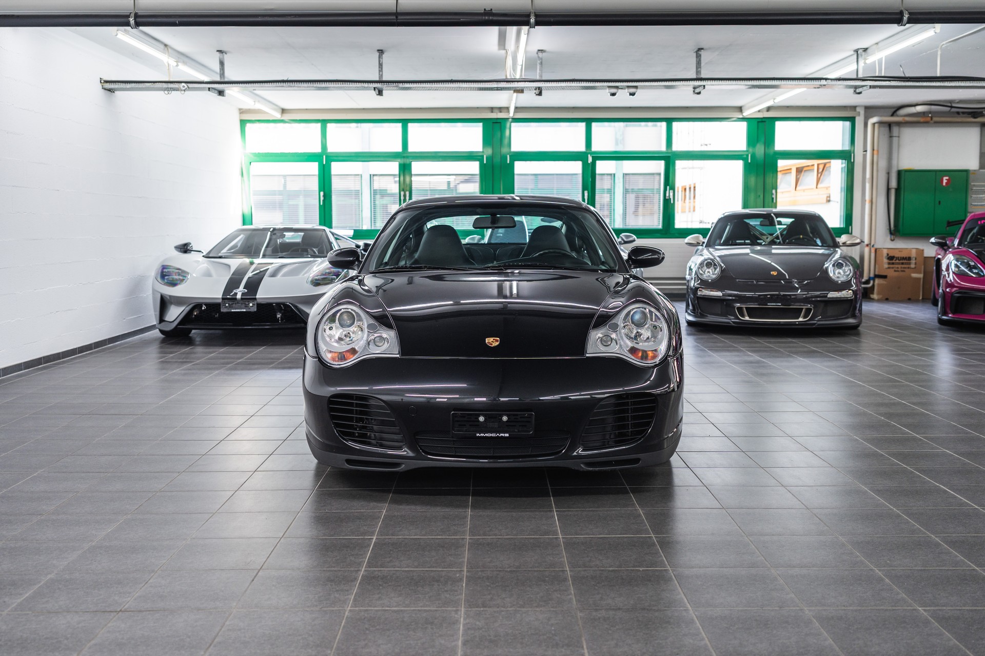 PORSCHE 911 Carrera 4S Manual + sport seats-image-1