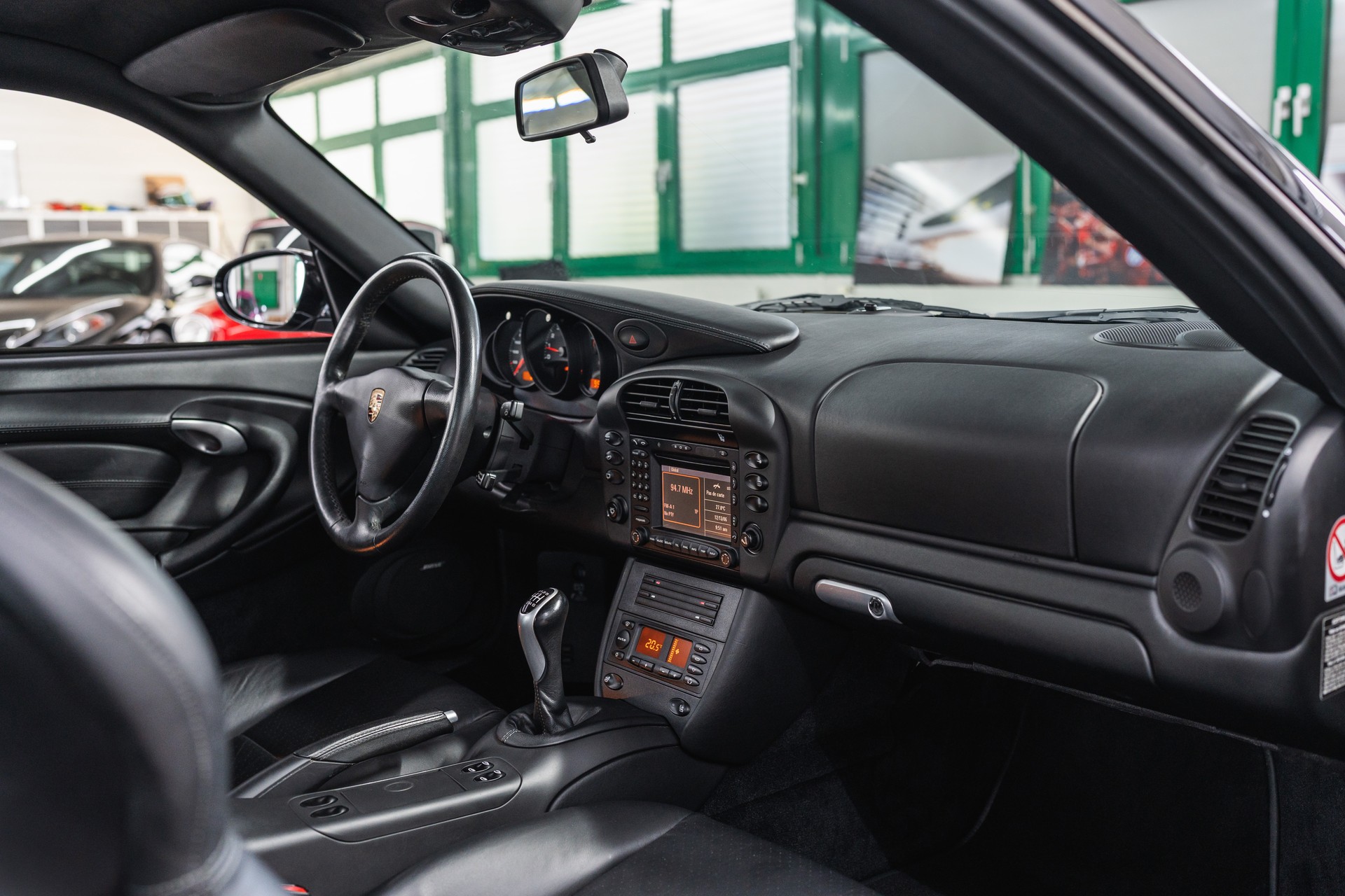 PORSCHE 911 Carrera 4S Manual + sport seats-image-10