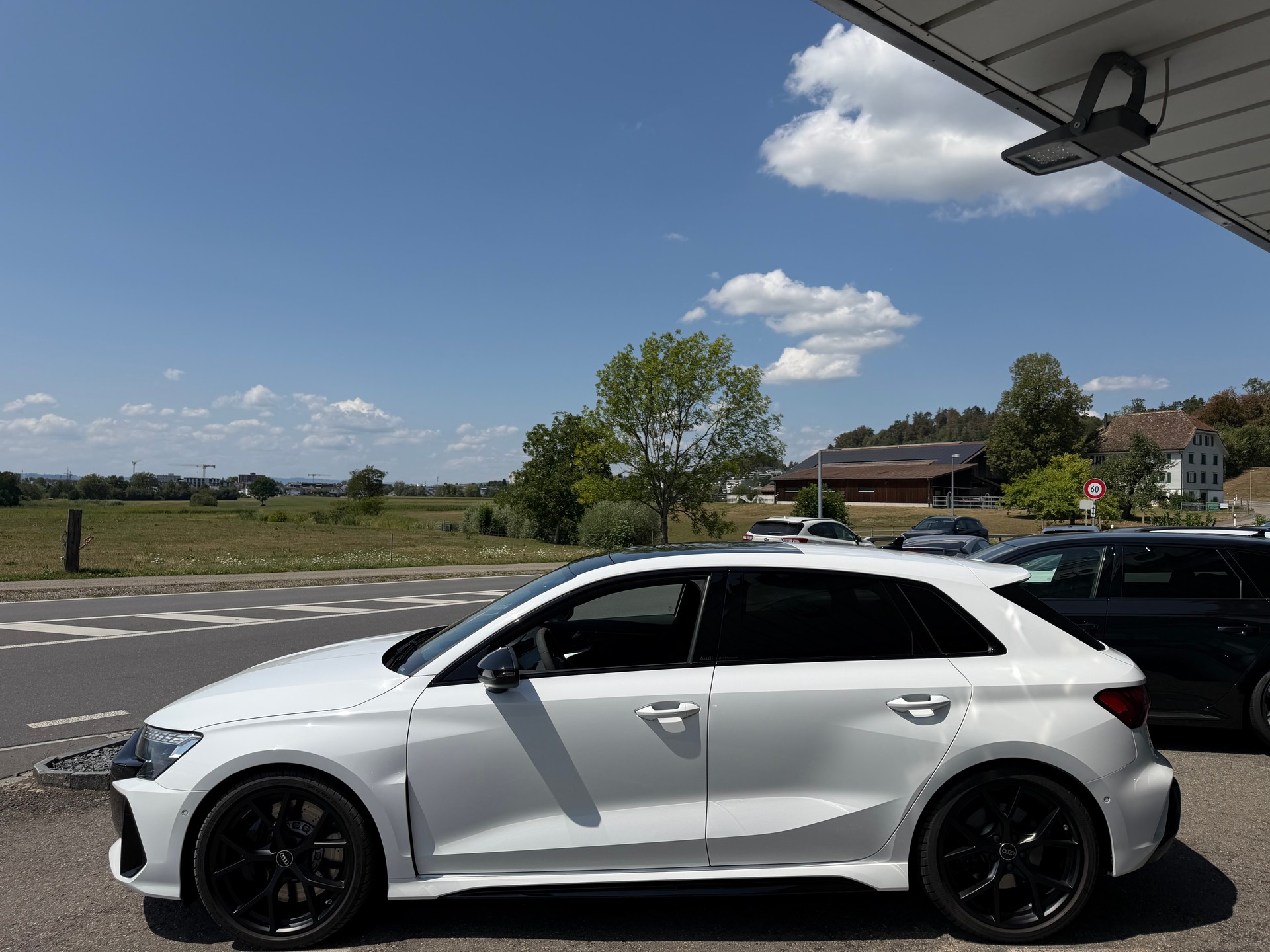 AUDI RS3 Sportback 2.5 TSI quattro S-tronic-image-2