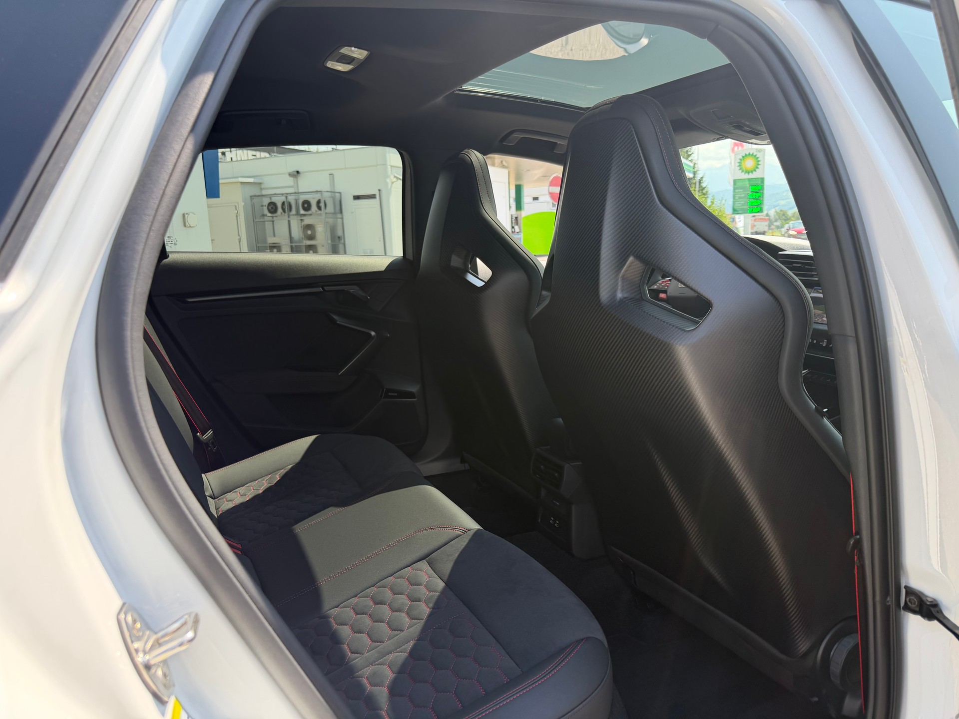 AUDI RS3 Sportback 2.5 TSI quattro S-tronic-image-13