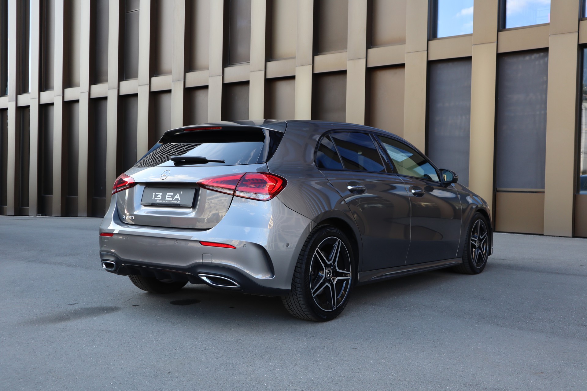 MERCEDES-BENZ A 250 AMG Line 7G-DCT-image-6