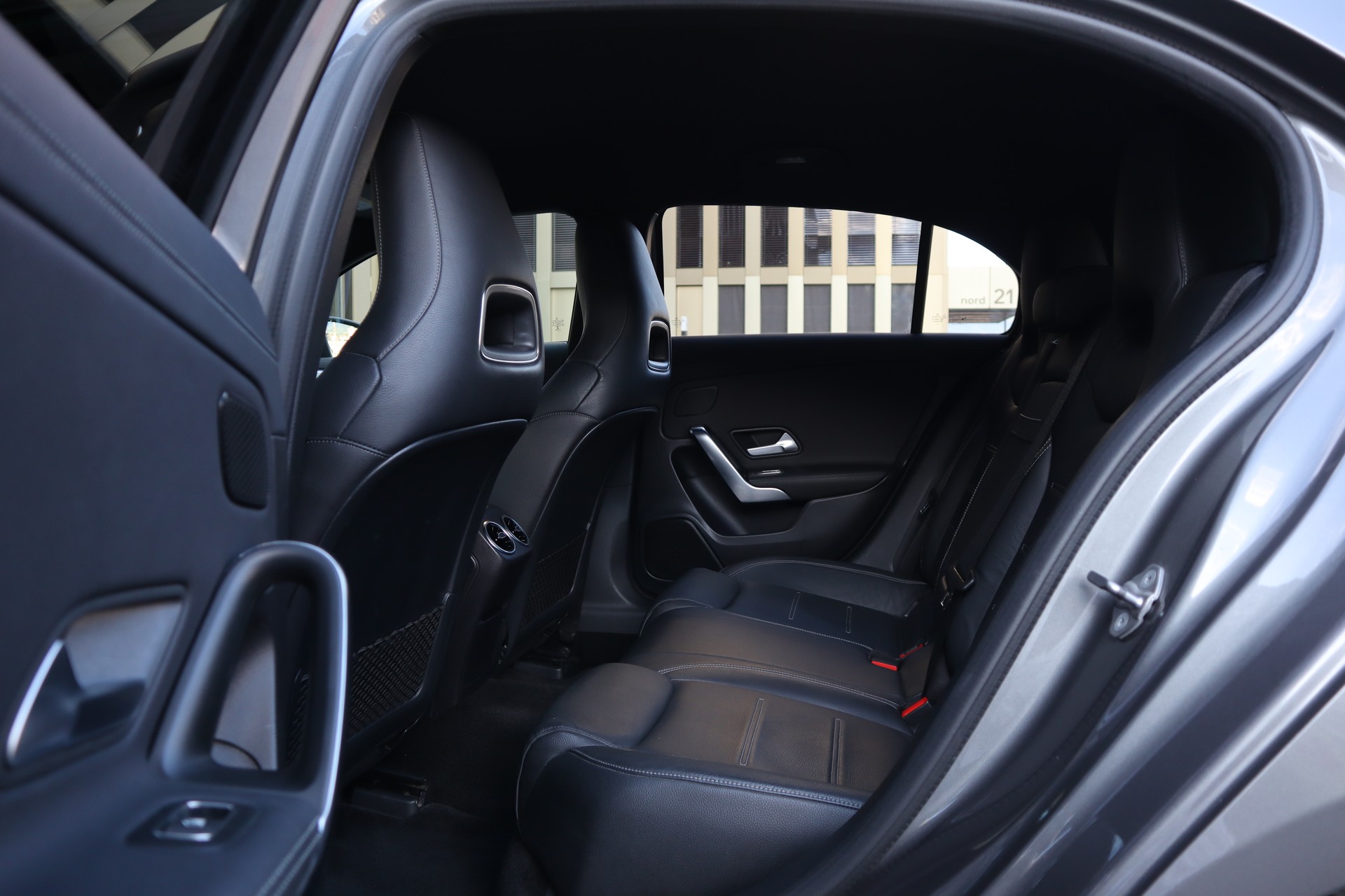 MERCEDES-BENZ A 250 AMG Line 7G-DCT-image-12