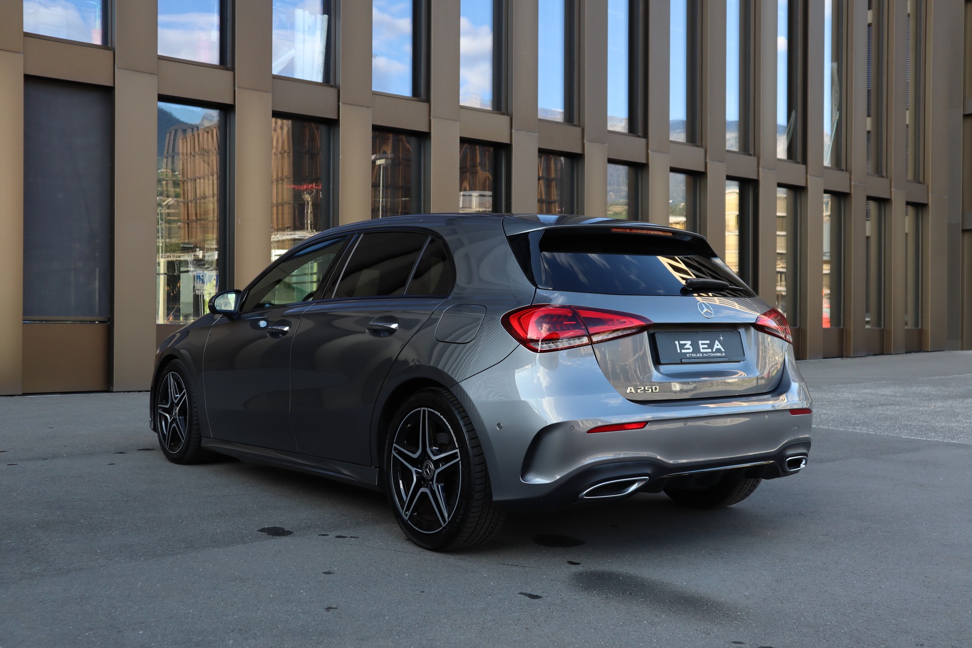 MERCEDES-BENZ A 250 AMG Line 7G-DCT-image-5