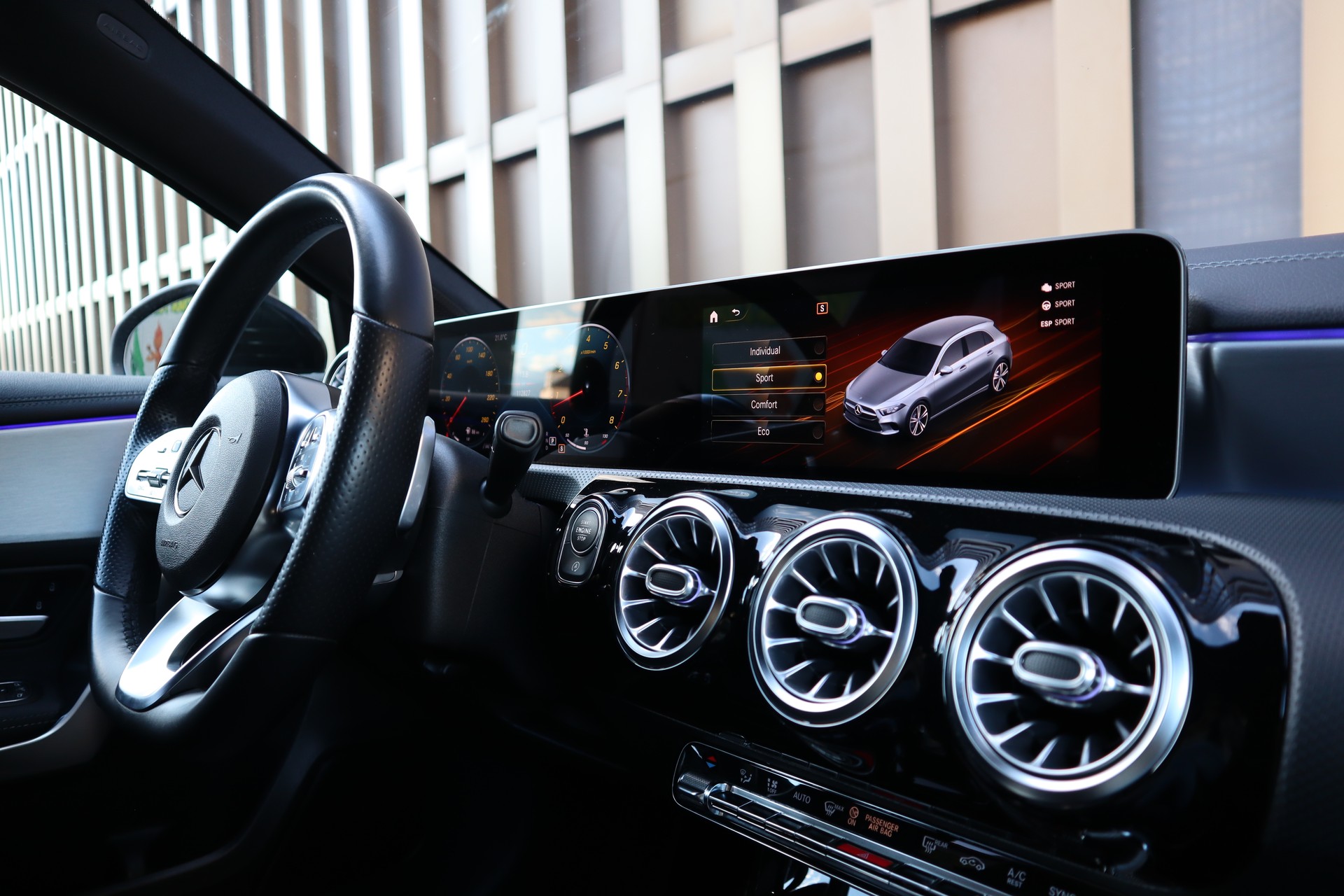 MERCEDES-BENZ A 250 AMG Line 7G-DCT-image-14