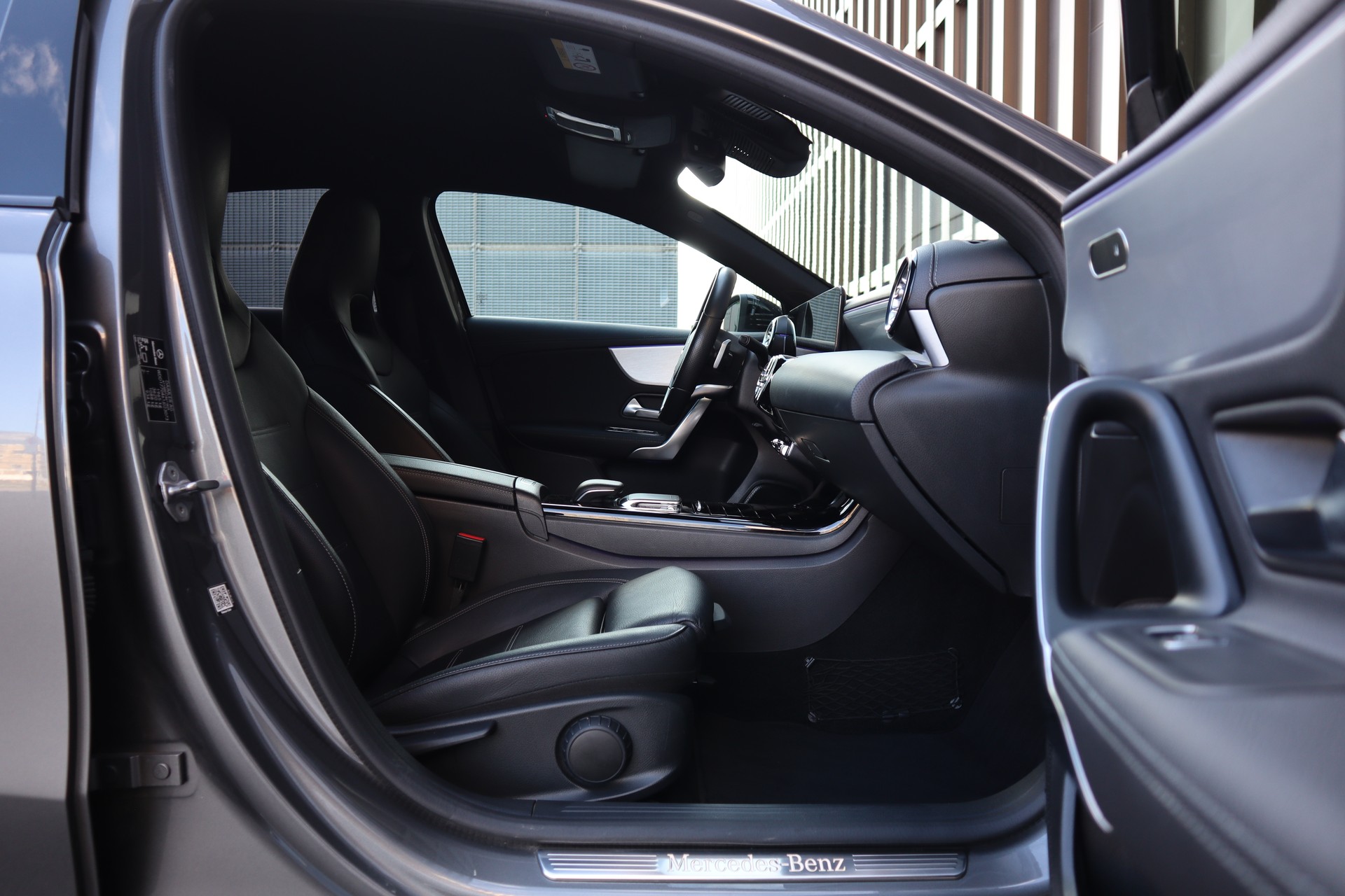 MERCEDES-BENZ A 250 AMG Line 7G-DCT-image-9