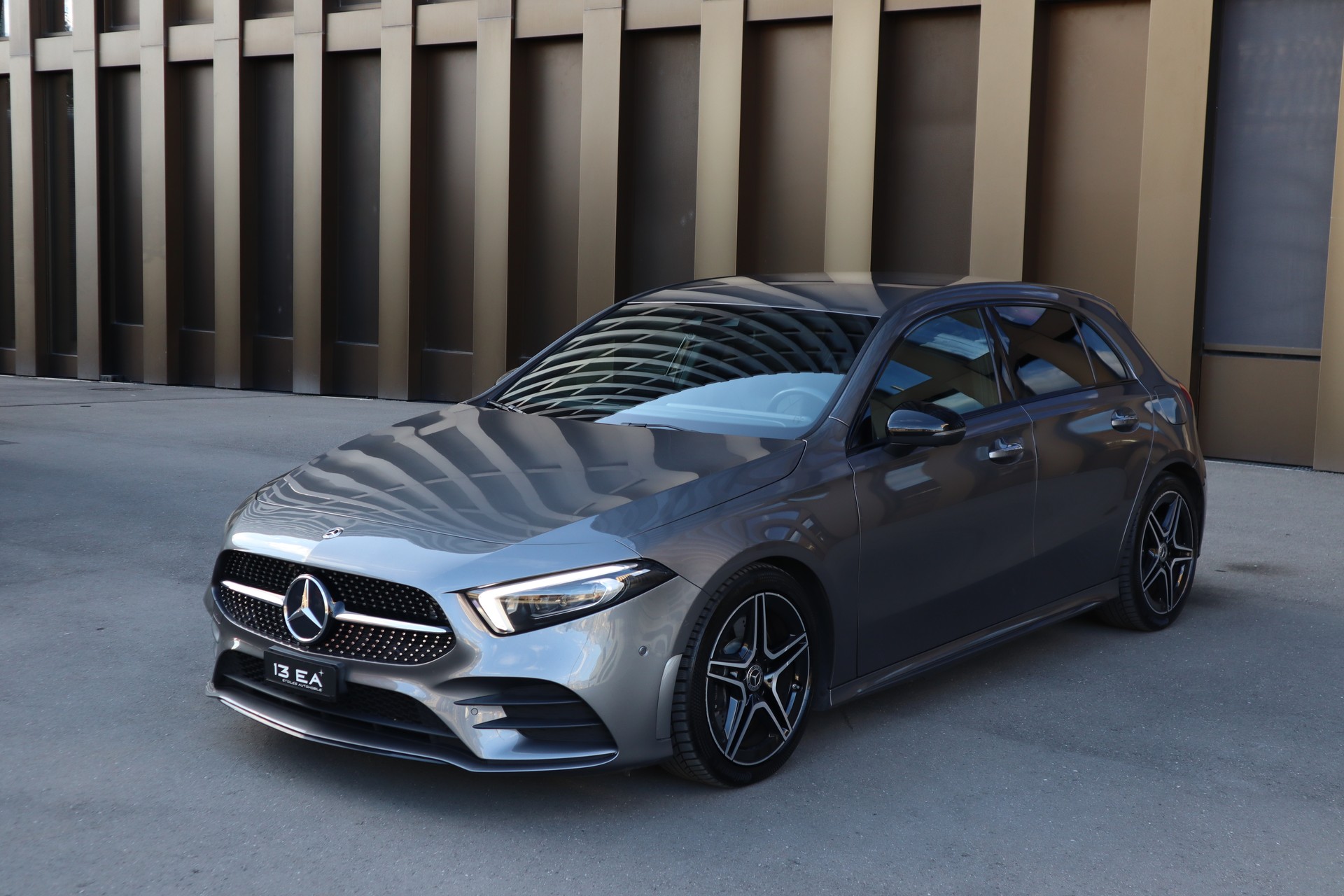 MERCEDES-BENZ A 250 AMG Line 7G-DCT-image-2