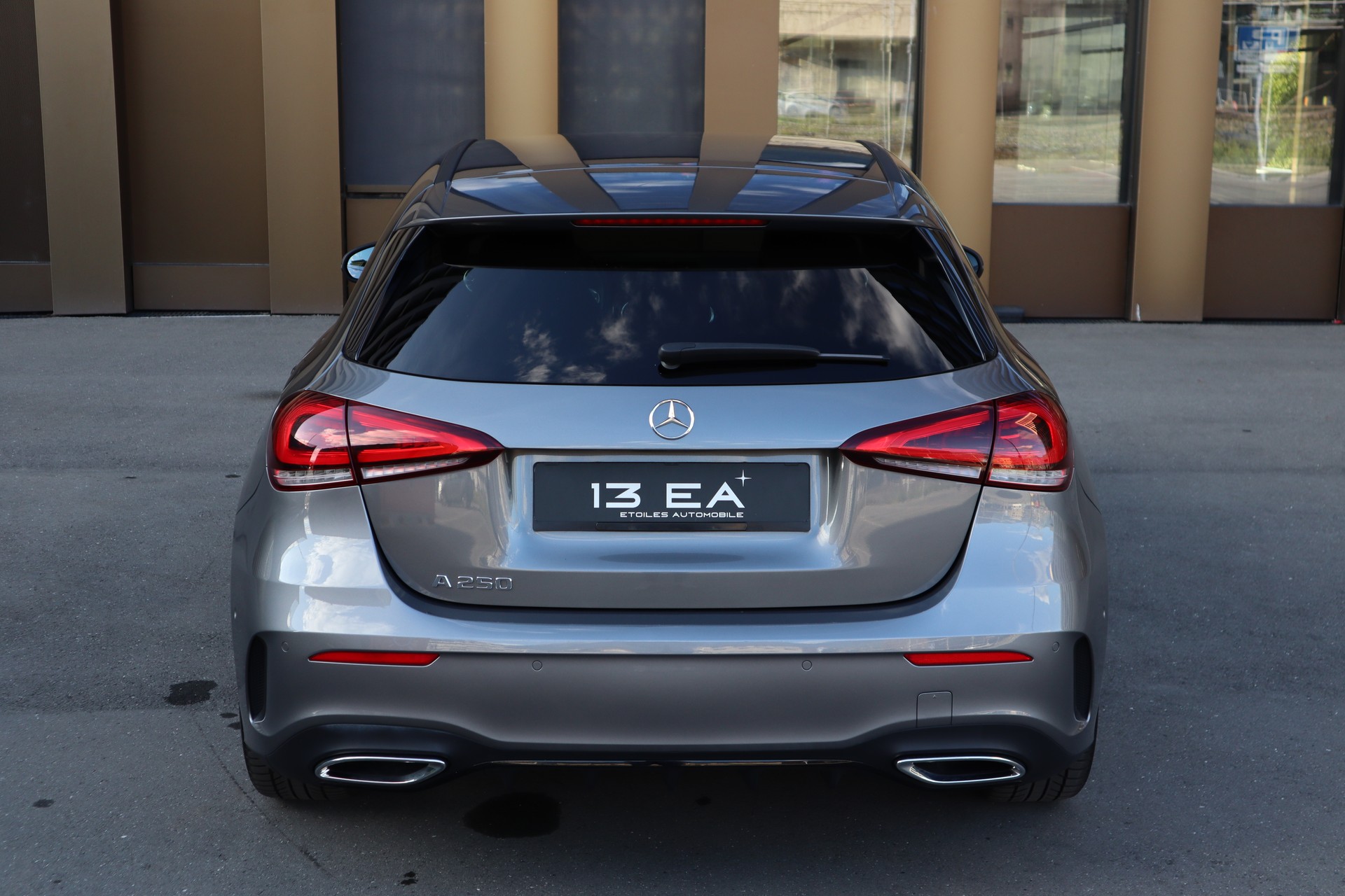 MERCEDES-BENZ A 250 AMG Line 7G-DCT-image-4