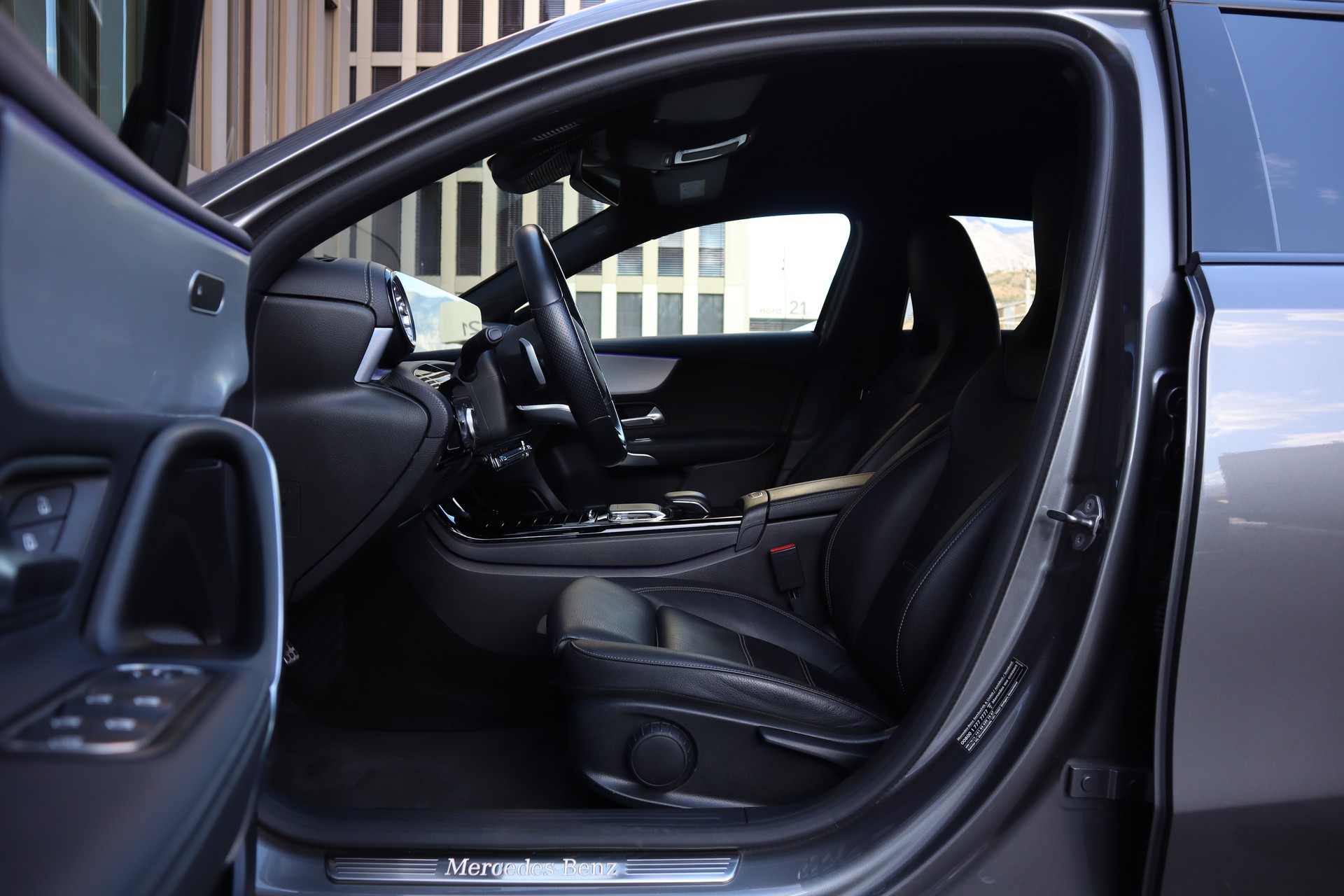 MERCEDES-BENZ A 250 AMG Line 7G-DCT-image-7