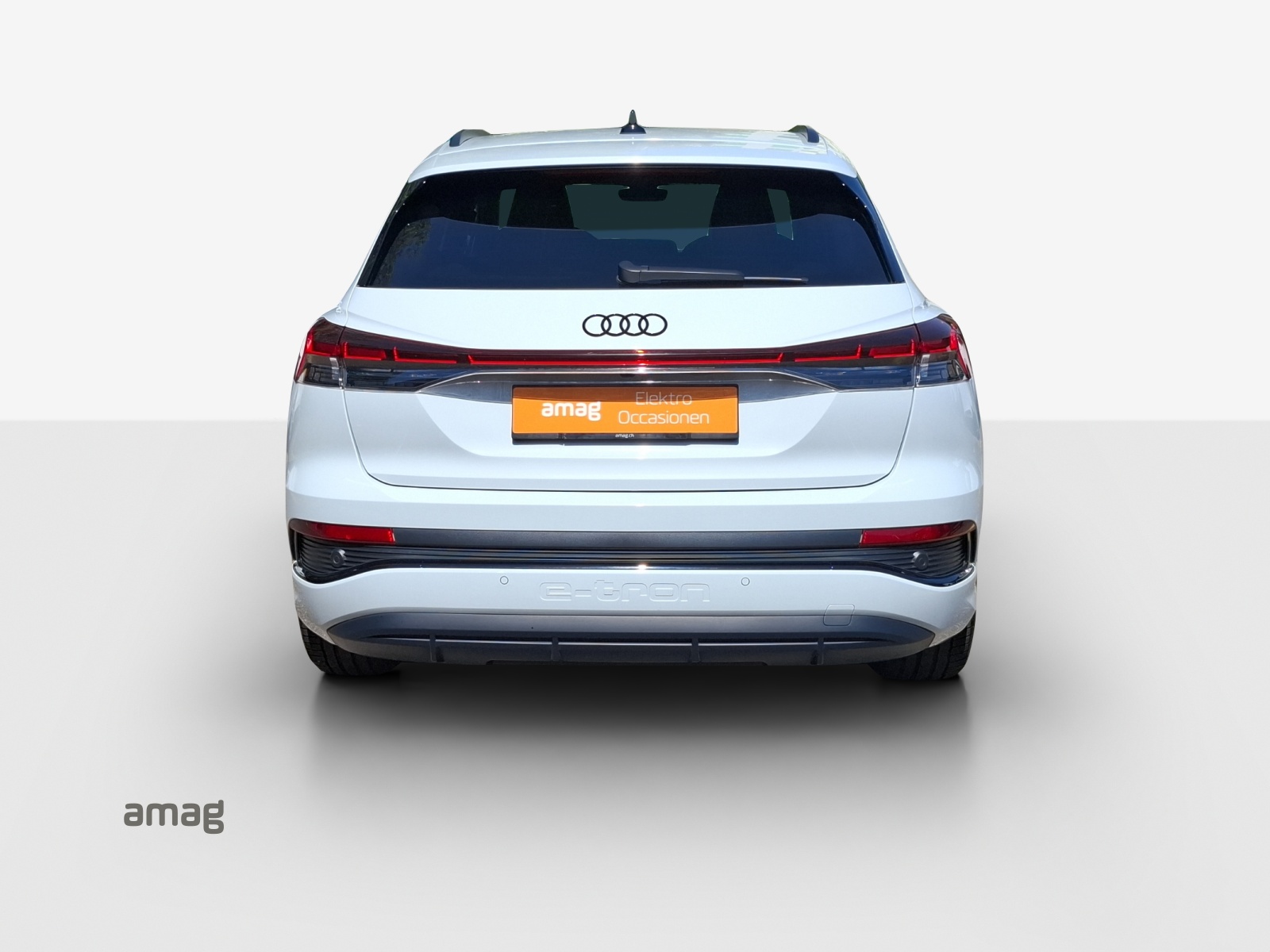 AUDI Q4 e-tron 45 quattro-showroom-element-3