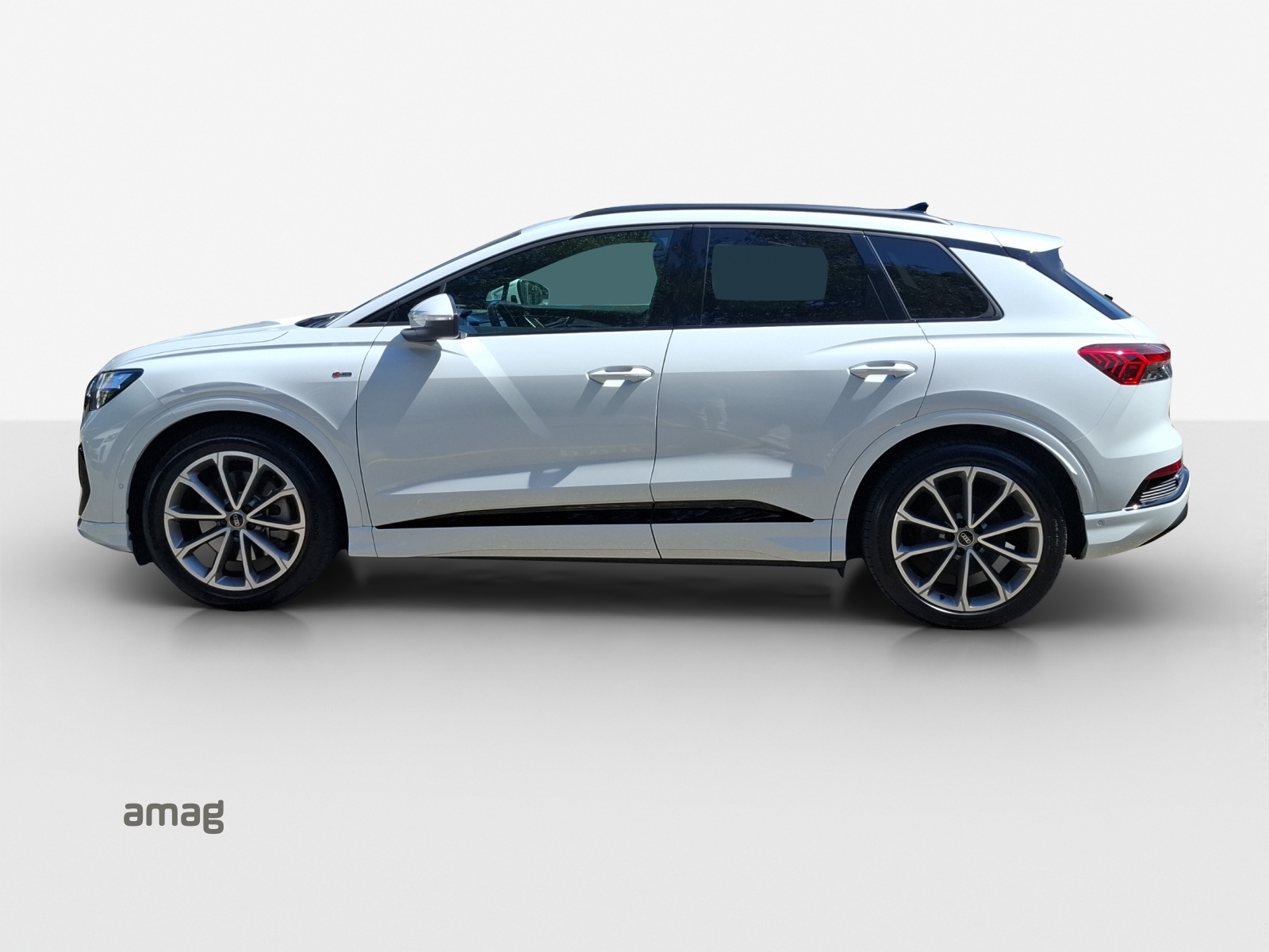 AUDI Q4 e-tron 45 quattro-showroom-element-1