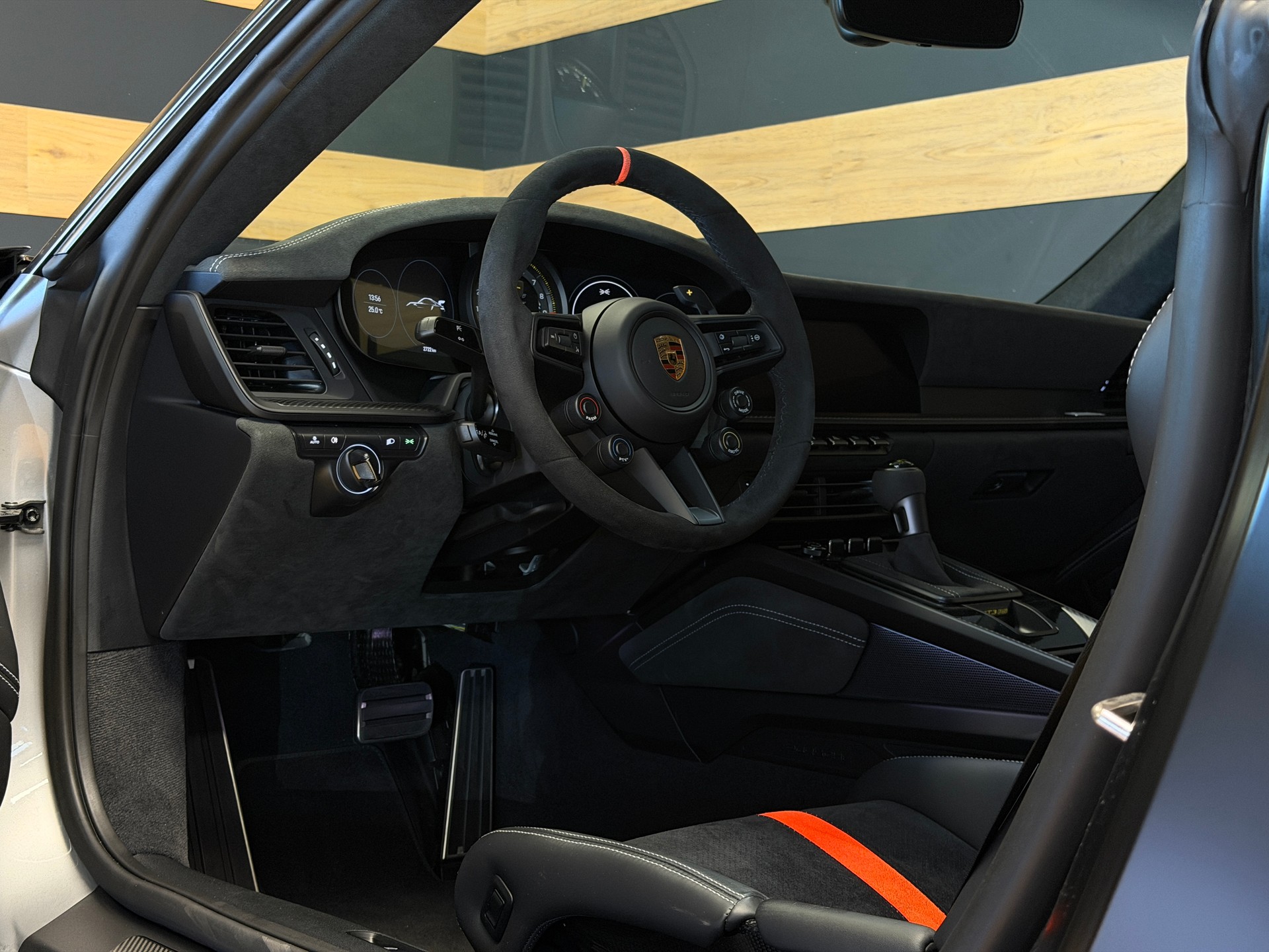 PORSCHE 911 GT3 RS-image-14