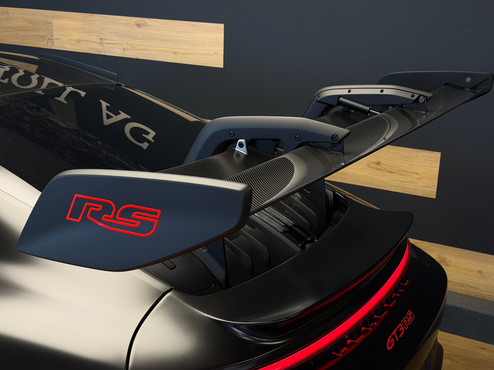 PORSCHE 911 GT3 RS-image-9