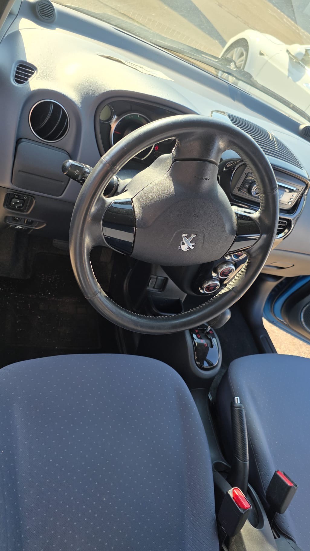PEUGEOT iON Access-image-8