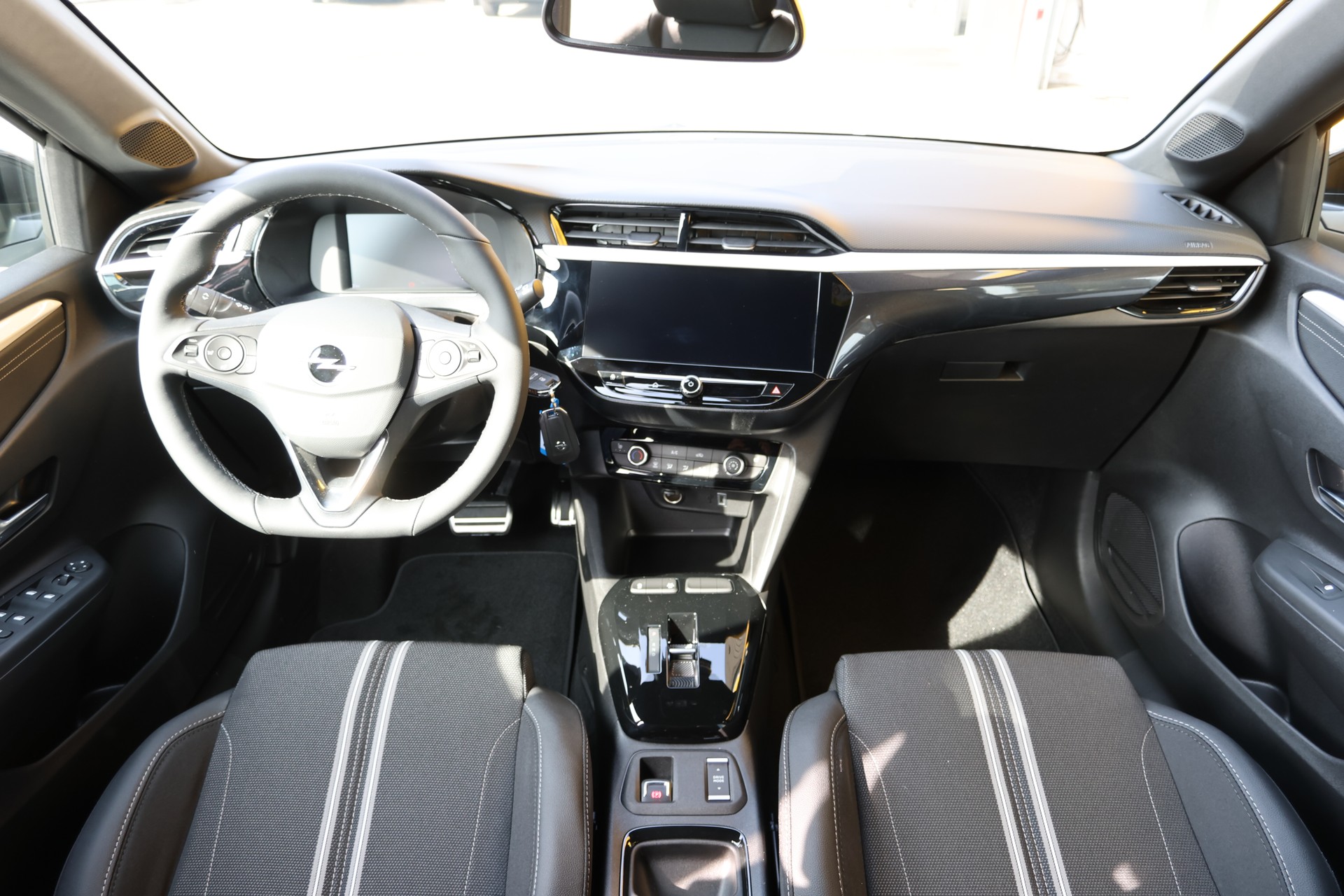 OPEL Corsa 1.2T MHEV Viva Limitiertes Sondermodell-image-3