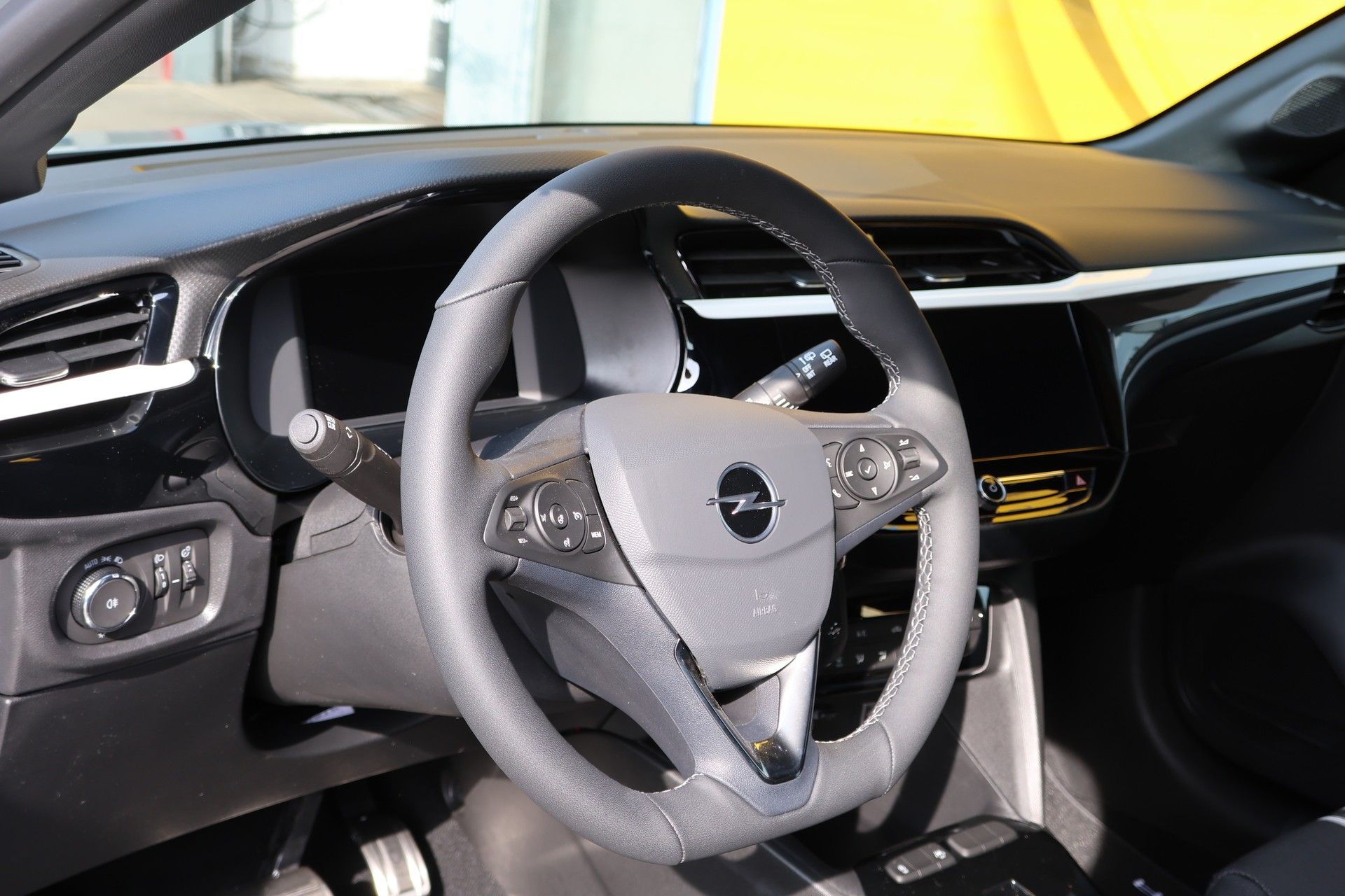 OPEL Corsa 1.2T MHEV Viva Limitiertes Sondermodell-image-4