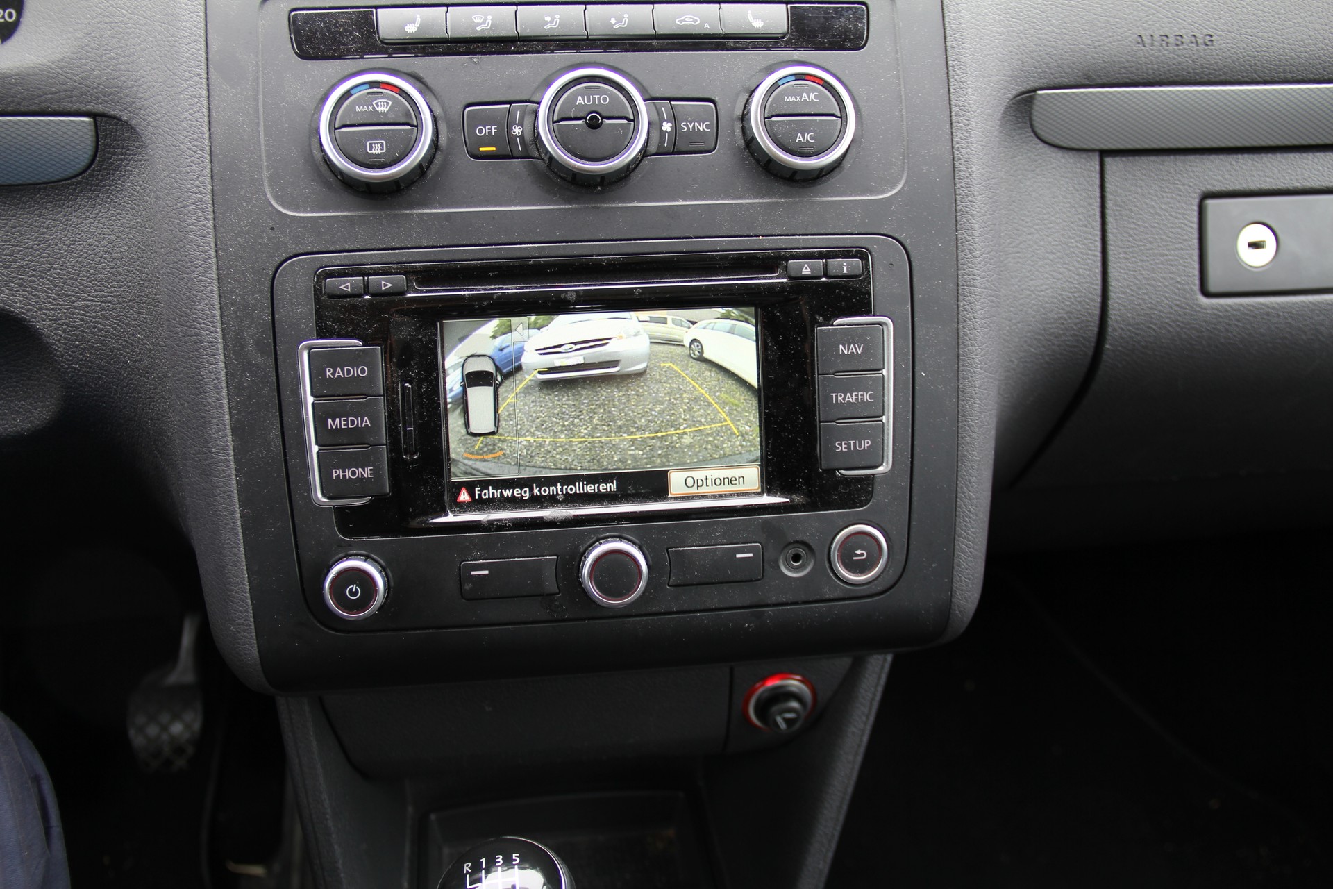 VW Touran 2.0 TDI BlueMotion Technology Design-image-9