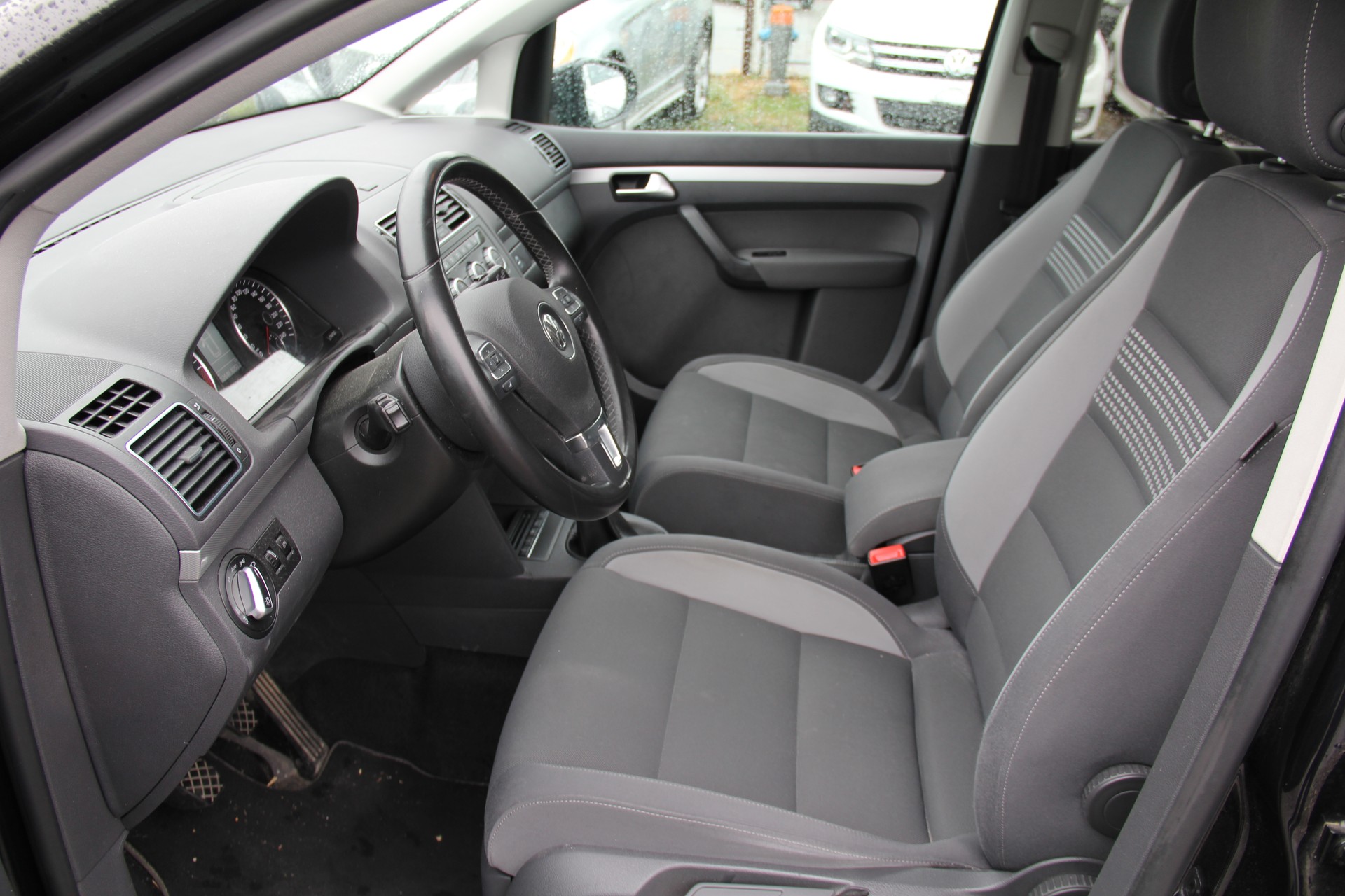 VW Touran 2.0 TDI BlueMotion Technology Design-image-7