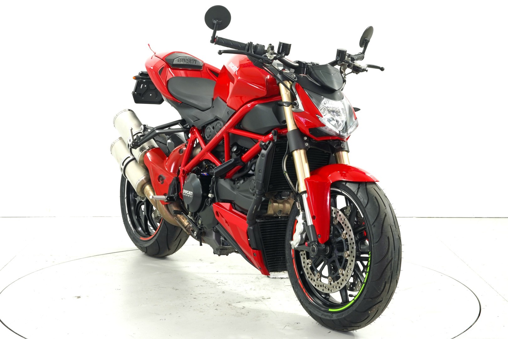DUCATI Streetfighter 848-showroom-element-1