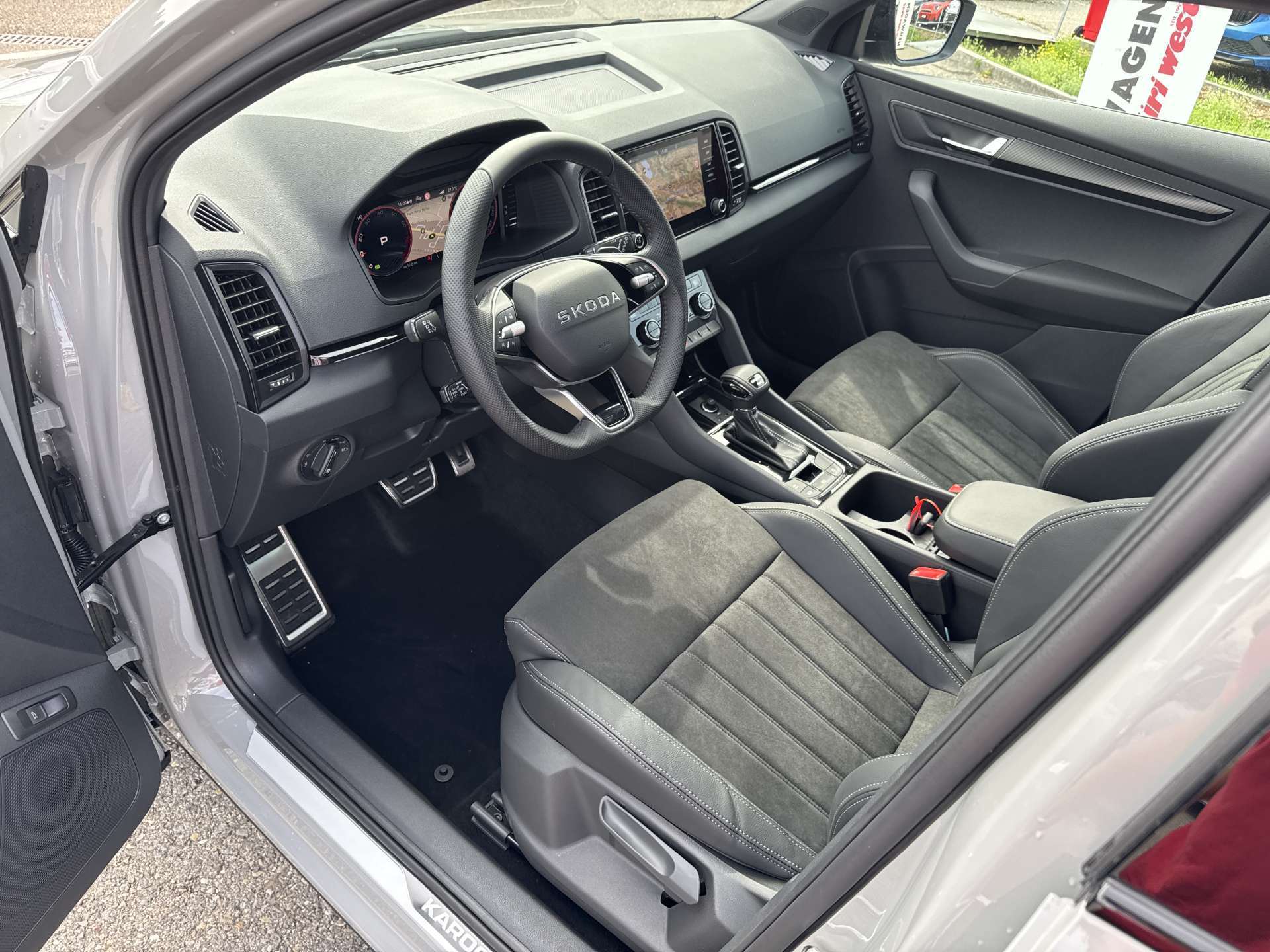 SKODA Karoq 2.0 TSi SportLine 4x4 DSG-Automat-image-5