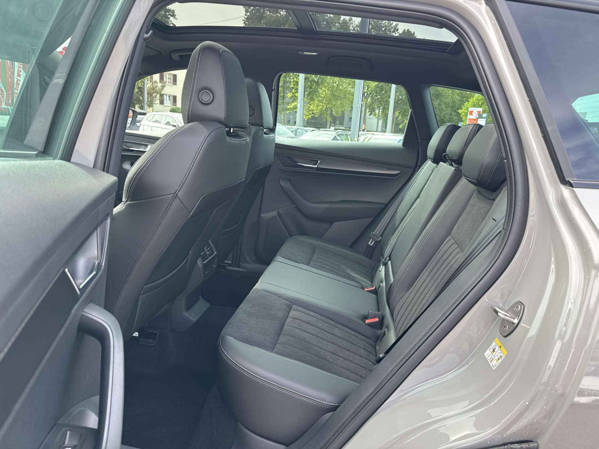 SKODA Karoq 2.0 TSi SportLine 4x4 DSG-Automat-image-6