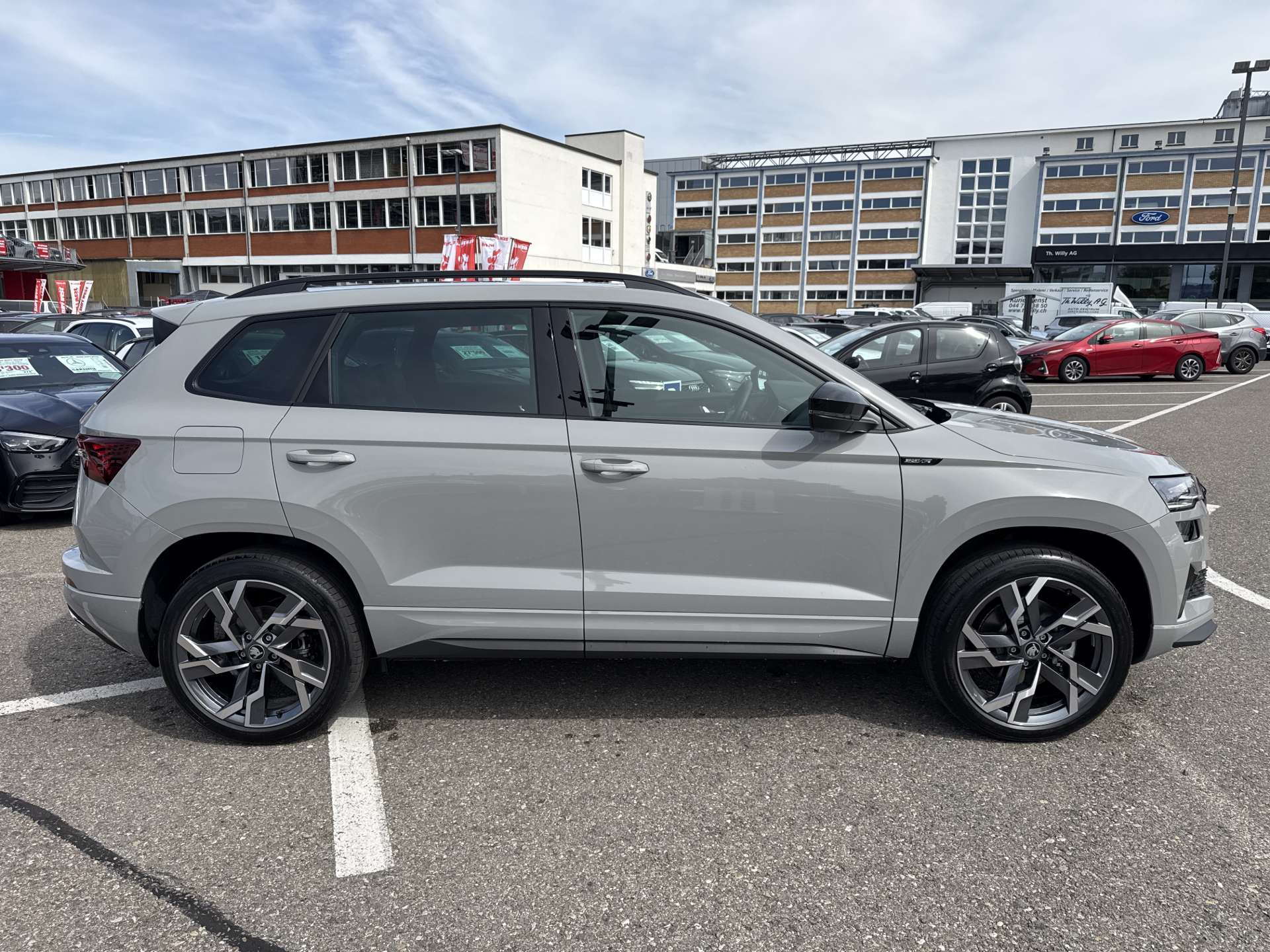 SKODA Karoq 2.0 TSi SportLine 4x4 DSG-Automat-image-10