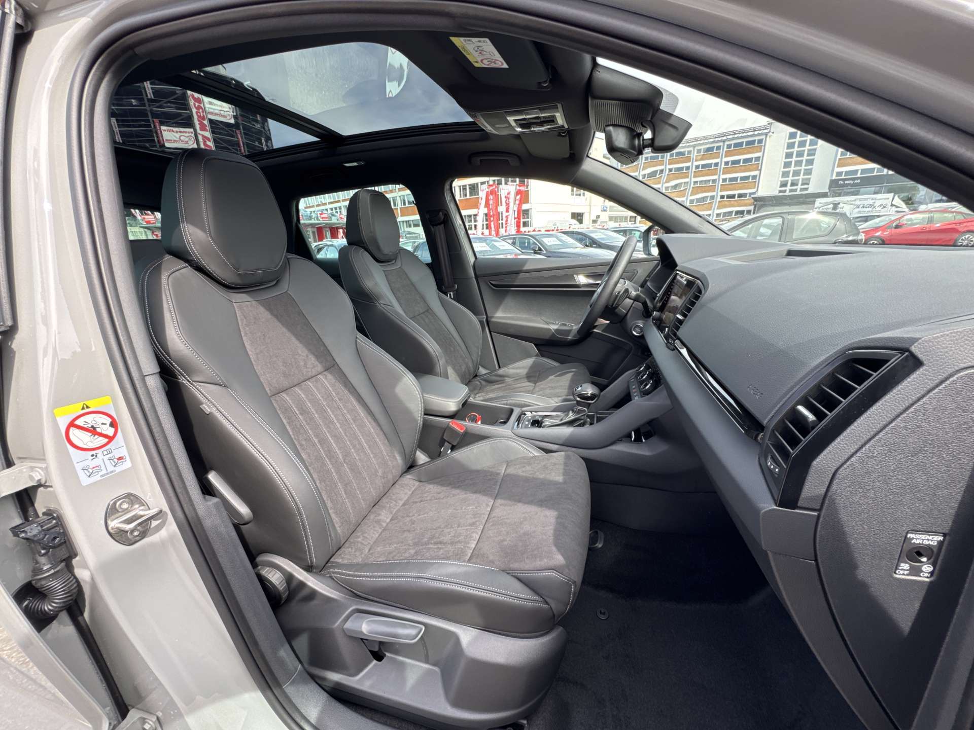 SKODA Karoq 2.0 TSi SportLine 4x4 DSG-Automat-image-12