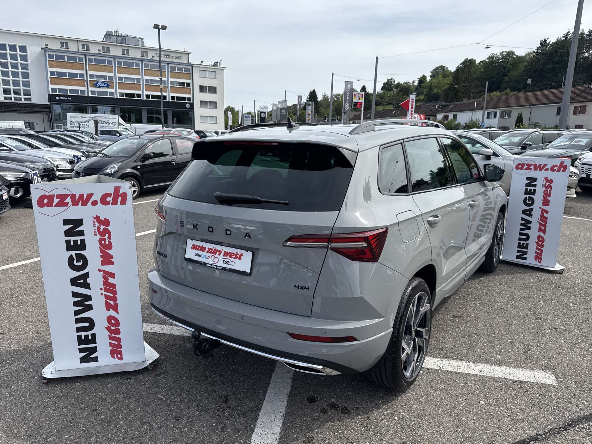 SKODA Karoq 2.0 TSi SportLine 4x4 DSG-Automat-showroom-element-2