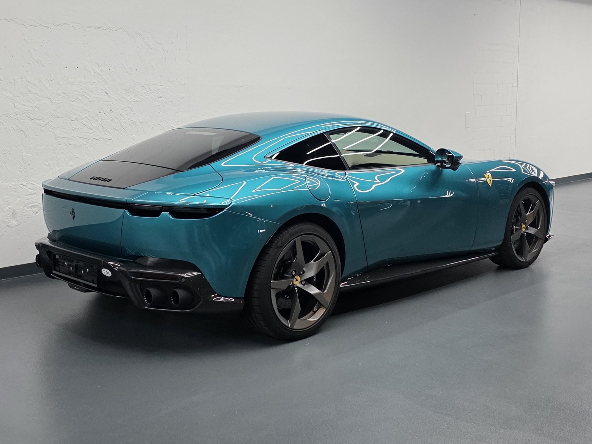 FERRARI Amalfi 3.9 Biturbo-image-2