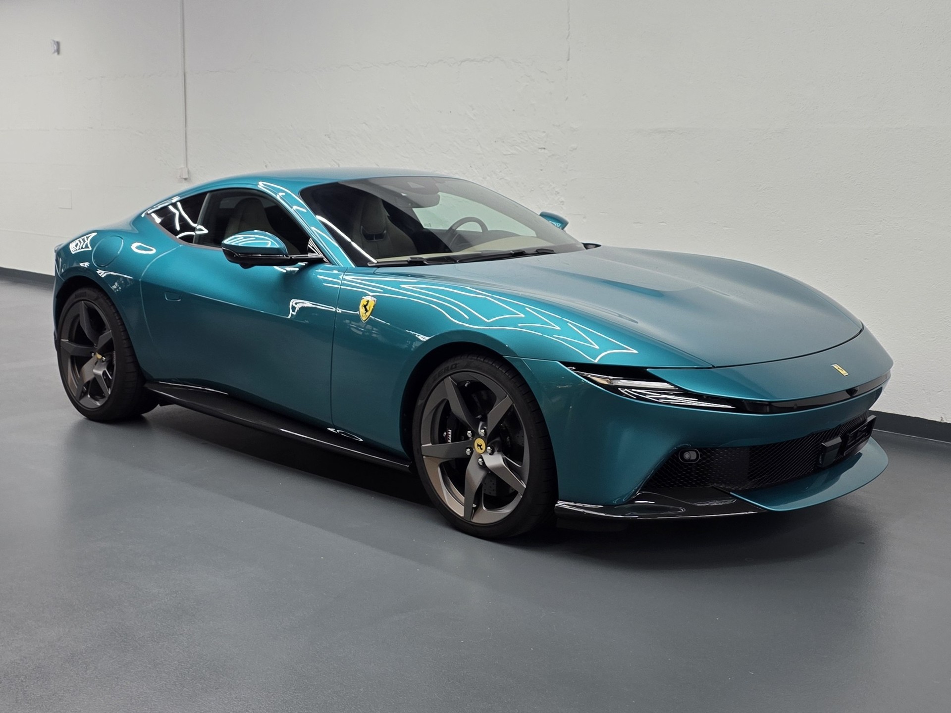 FERRARI Amalfi 3.9 Biturbo-image-1