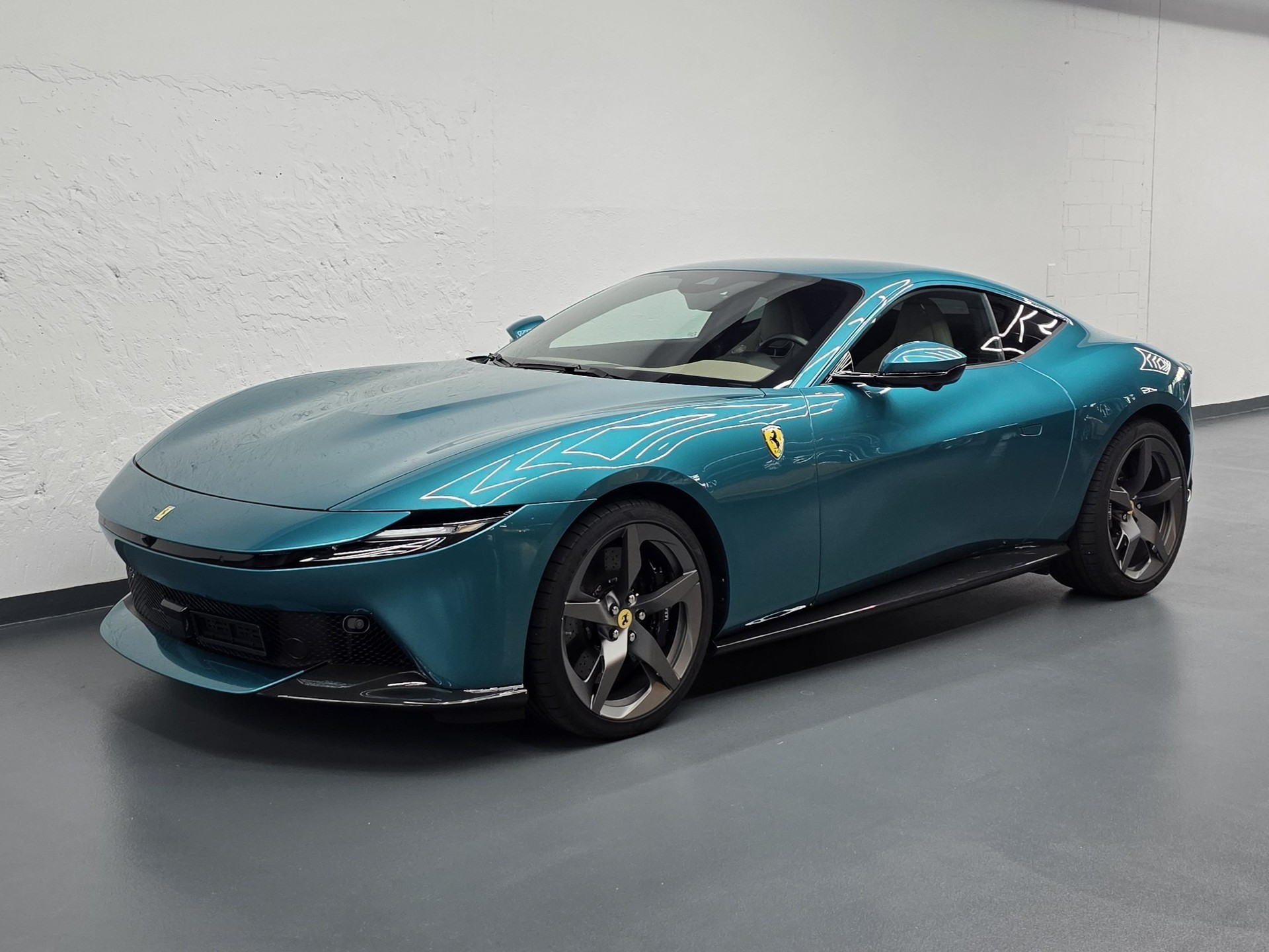 FERRARI Amalfi 3.9 Biturbo-image-5