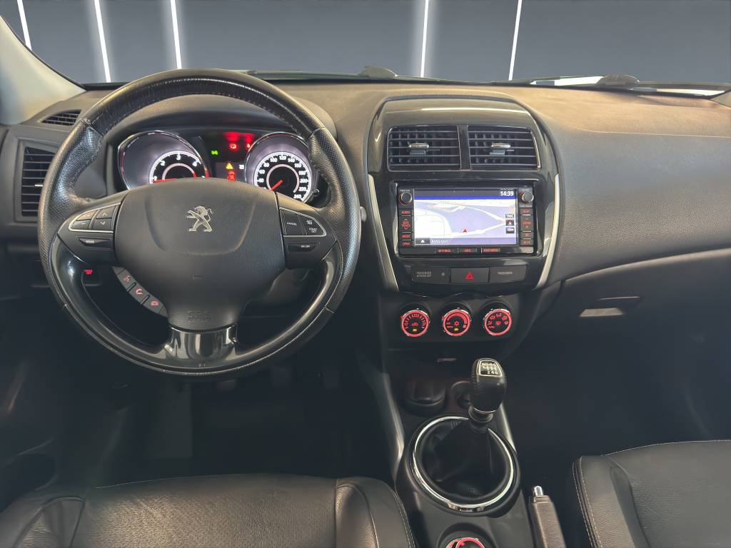 PEUGEOT 4008 1.6 HDi Allure 4WD //Toit panoramique vitré/Caméra de recul/Navigation/DAB+-image-5