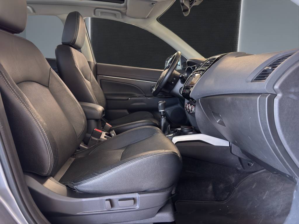 PEUGEOT 4008 1.6 HDi Allure 4WD //Toit panoramique vitré/Caméra de recul/Navigation/DAB+-image-10