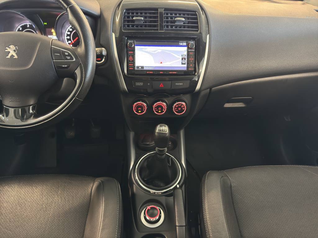 PEUGEOT 4008 1.6 HDi Allure 4WD //Toit panoramique vitré/Caméra de recul/Navigation/DAB+-image-6