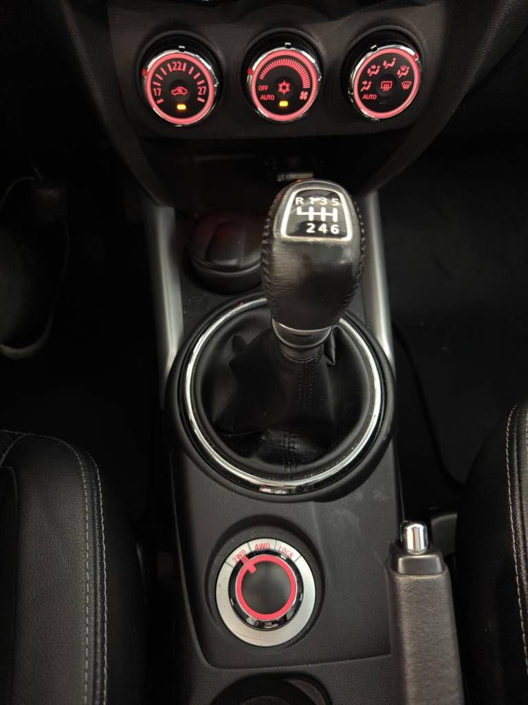 PEUGEOT 4008 1.6 HDi Allure 4WD //Toit panoramique vitré/Caméra de recul/Navigation/DAB+-image-14