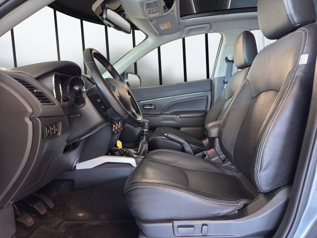 PEUGEOT 4008 1.6 HDi Allure 4WD //Toit panoramique vitré/Caméra de recul/Navigation/DAB+-image-7