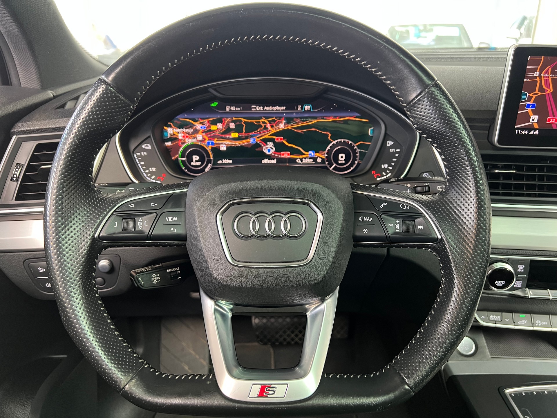 AUDI Q5 50 TFSI e quattro-image-8