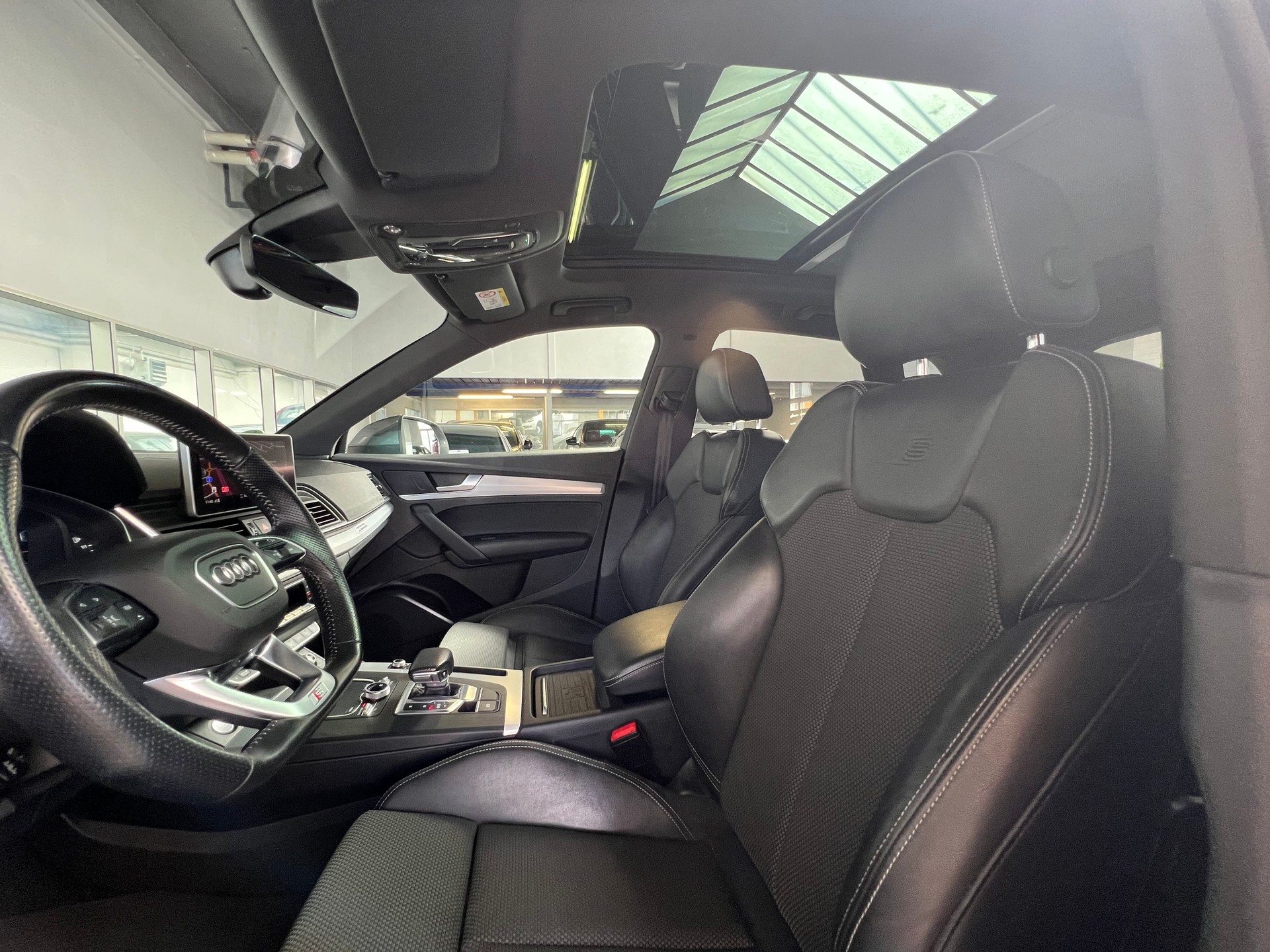 AUDI Q5 50 TFSI e quattro-image-11