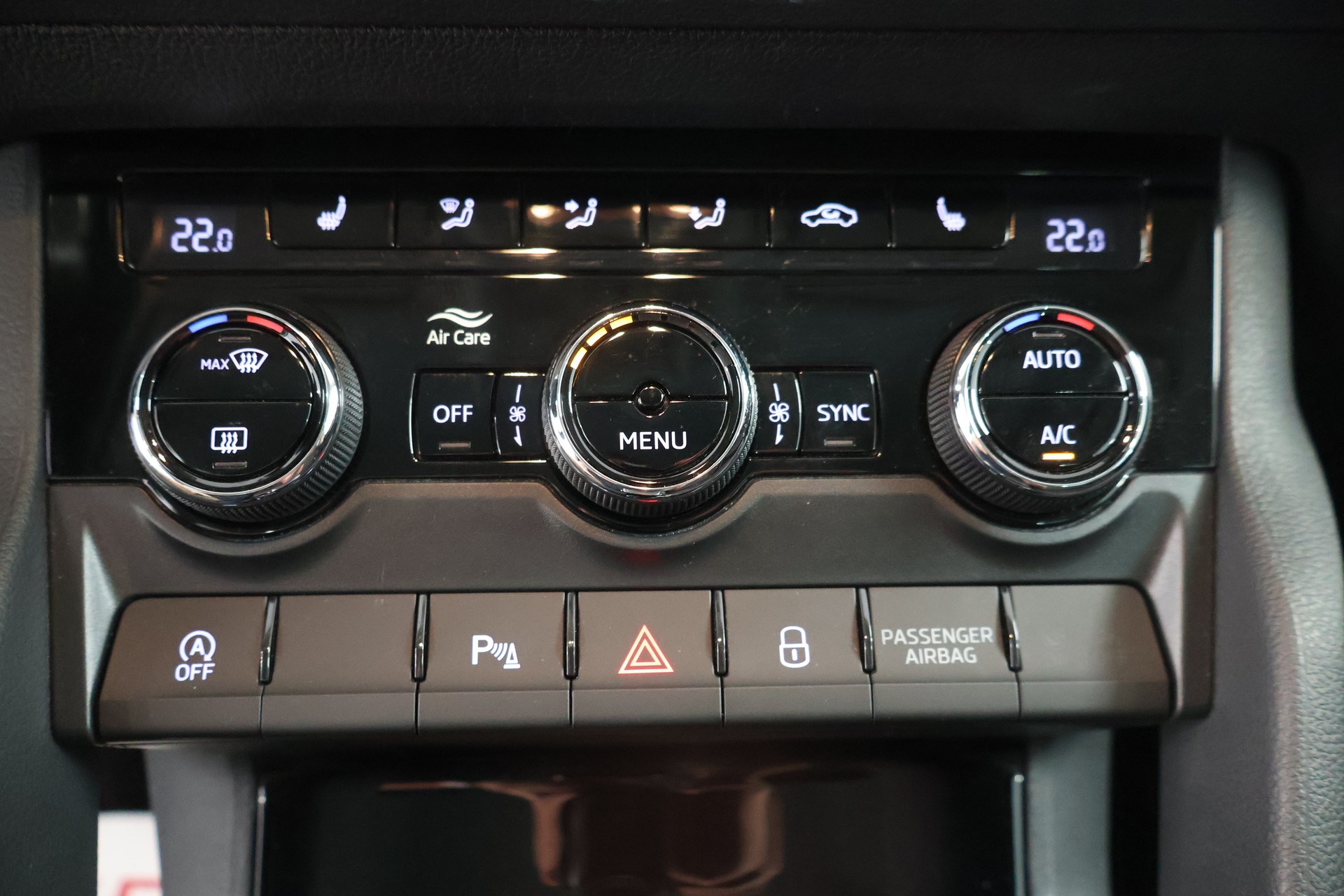 SKODA Karoq 1.5 TSI Ambition DSG-image-18