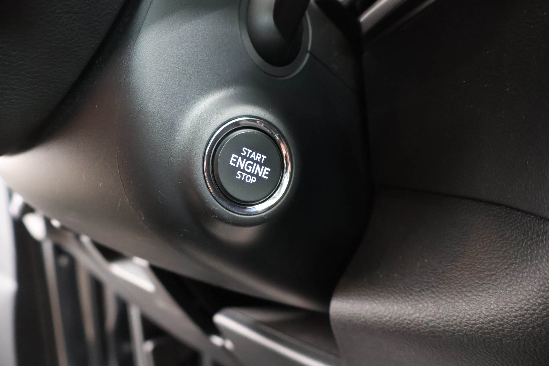 SKODA Karoq 1.5 TSI Ambition DSG-image-27
